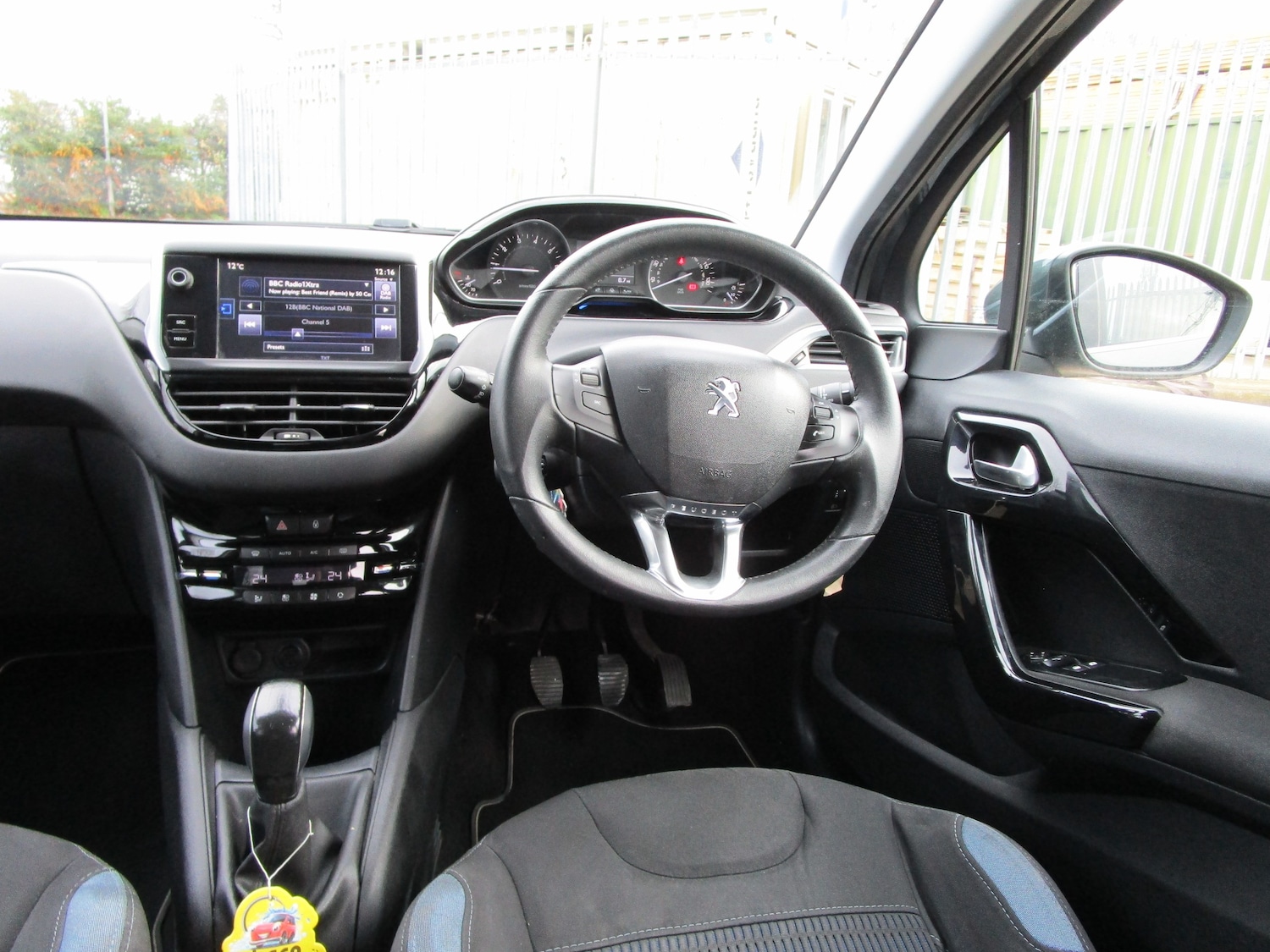 Used Peugeot 208 2015 for sale - 76685529: Photo 14
