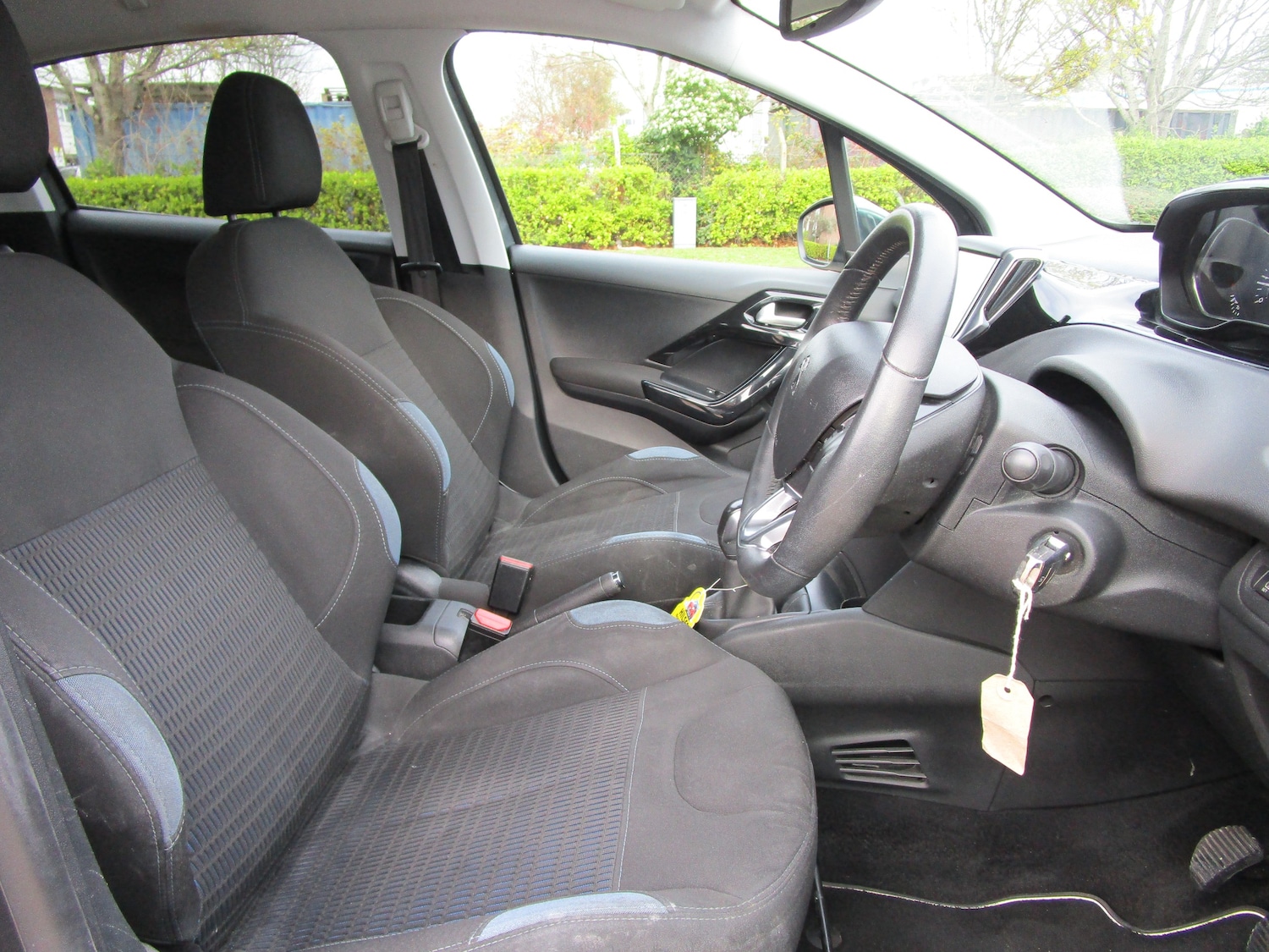 Used Peugeot 208 2015 for sale - 76685529: Photo 15