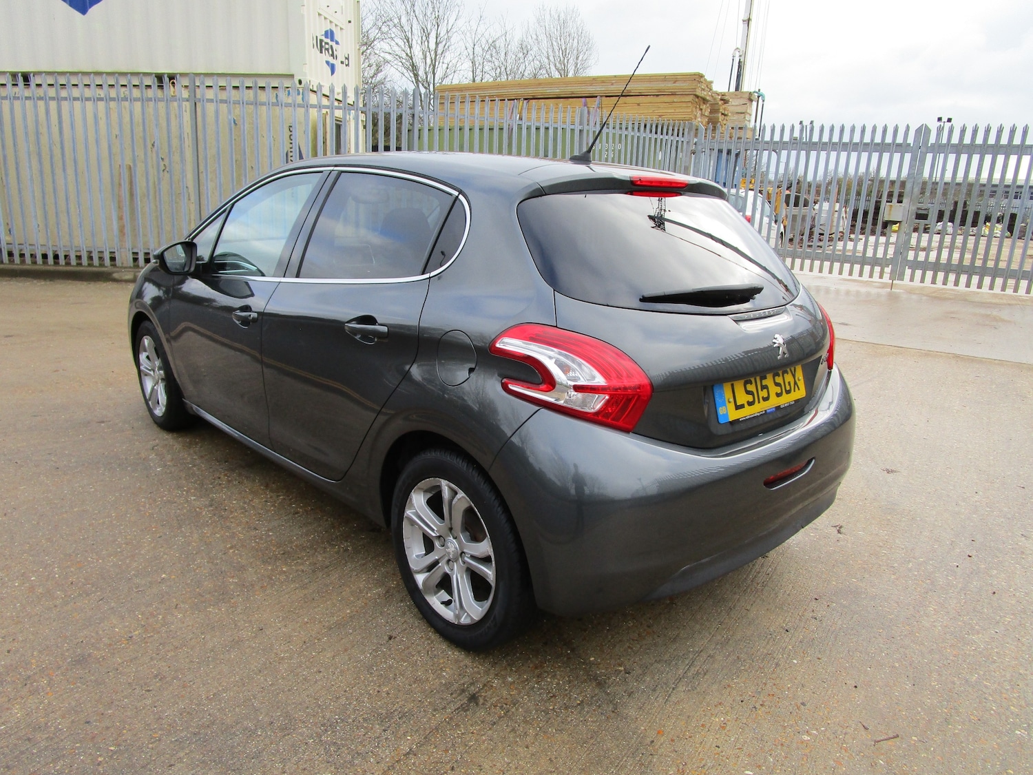 Used Peugeot 208 2015 for sale - 76685529: Photo 2