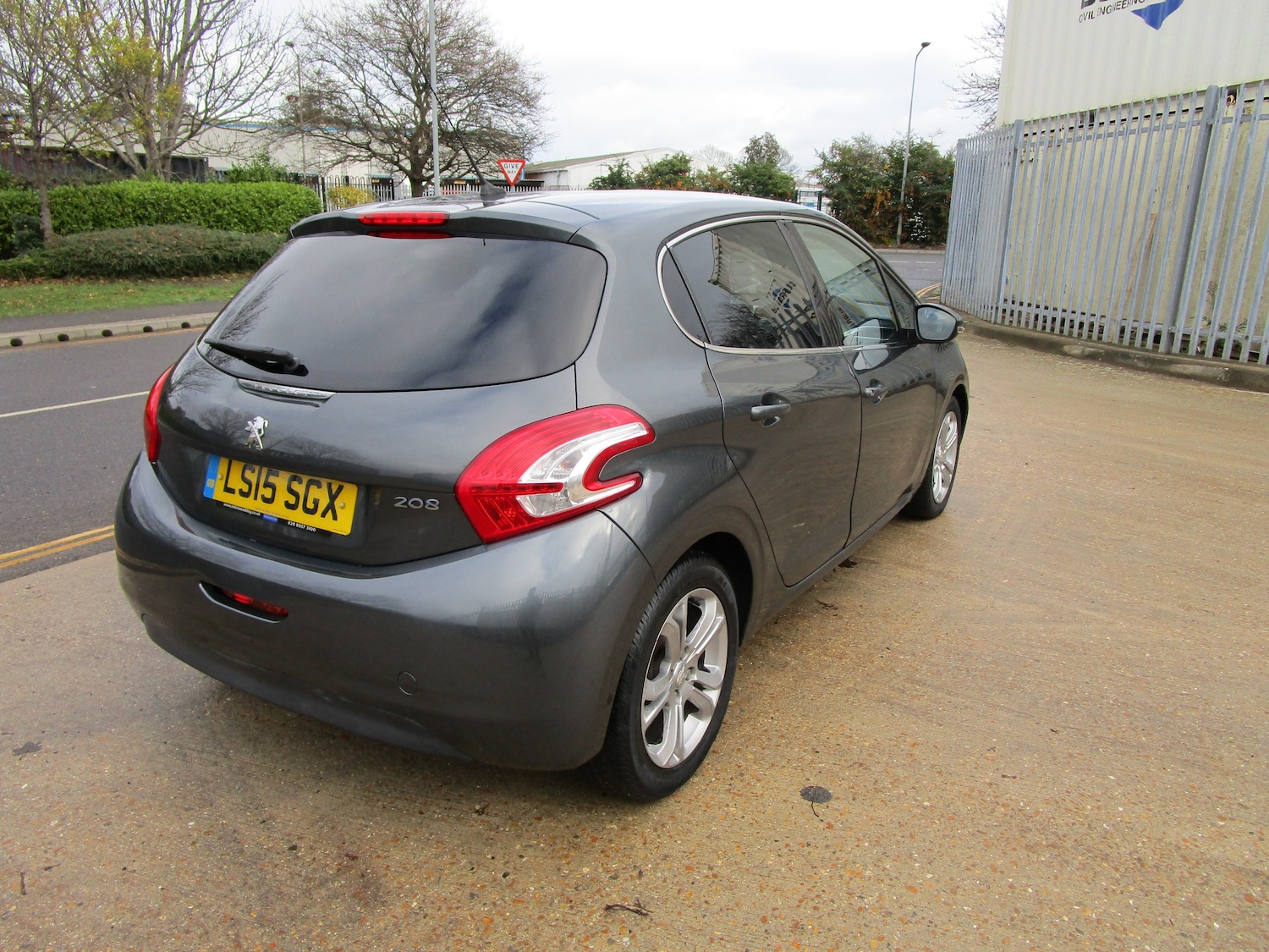 Used Peugeot 208 2015 for sale - 76685529: Photo 4
