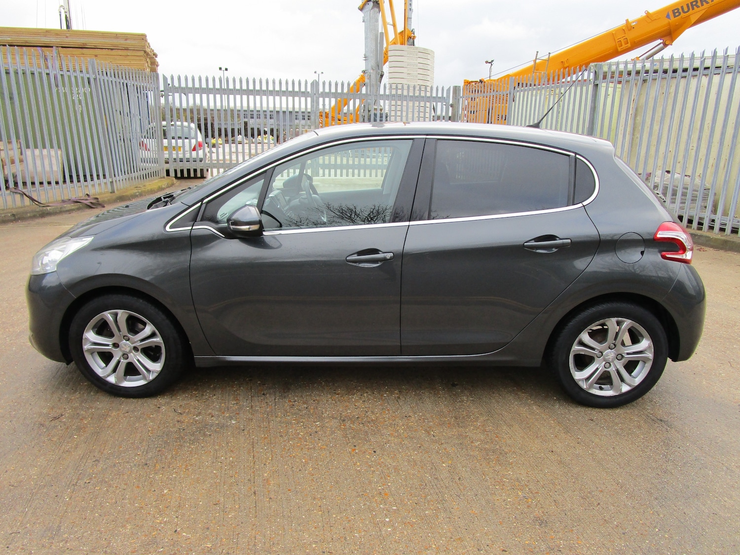 Used Peugeot 208 2015 for sale - 76685529: Photo 8