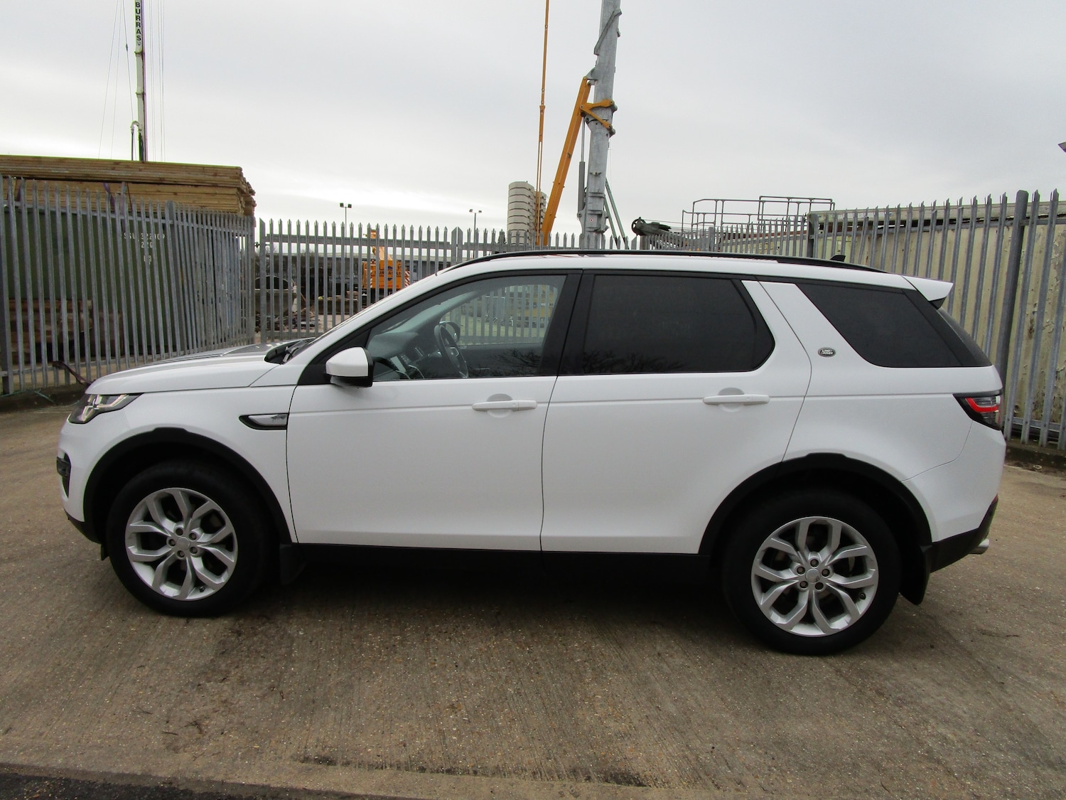 Used Land Rover Discovery Sport 2015 for sale - 77200800: Photo 8