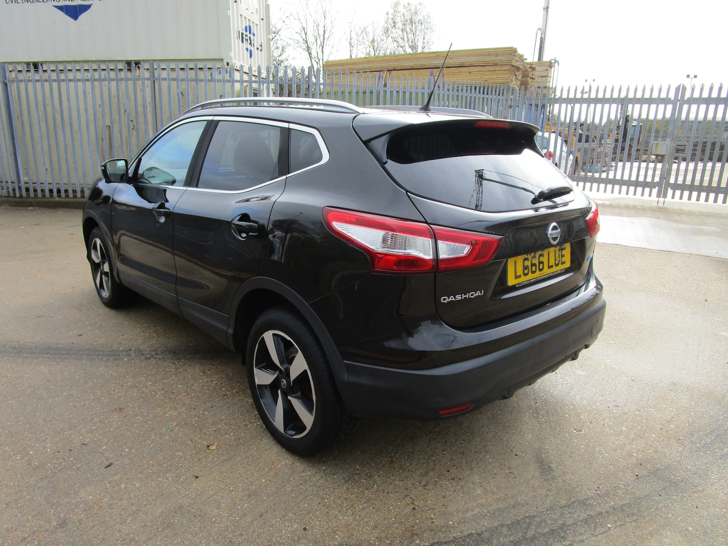 Used Nissan Qashqai 2015 for sale - 76490906: Photo 2