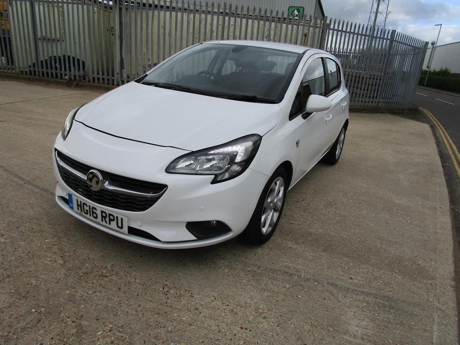 Used Vauxhall Corsa 2016 for sale - 77570955: Photo 3