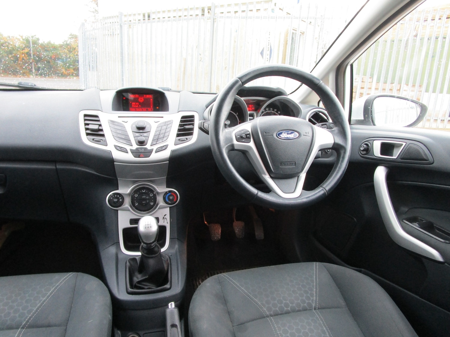 Used Ford Fiesta 2011 for sale - 76641619: Photo 14