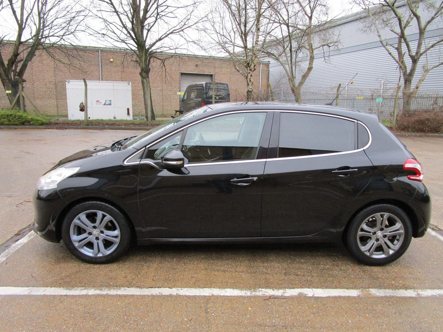 Used Peugeot 208 2013 for sale - 77904339: Photo 8