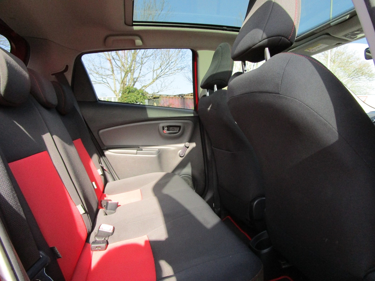 Used Toyota Yaris 2014 for sale - 77904319: Photo 12