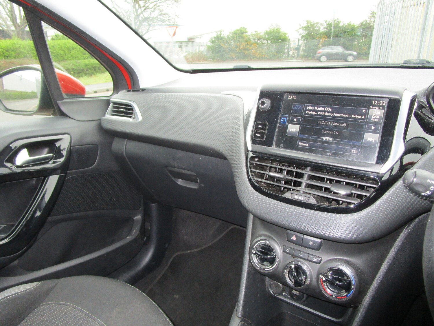 Used Peugeot 208 2015 for sale - 77692001: Photo 16