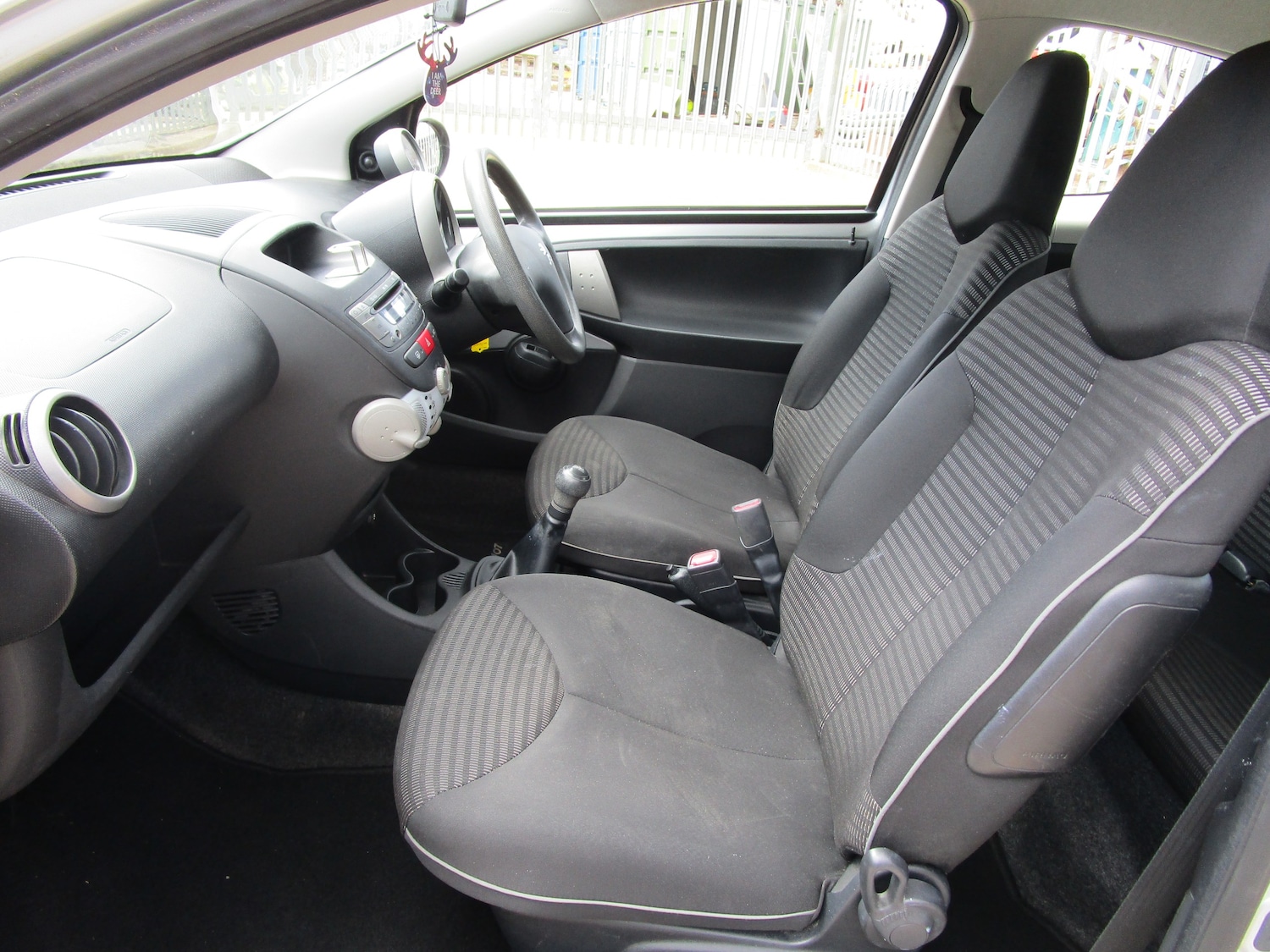 Used Peugeot 107 2014 for sale - 76353055: Photo 11