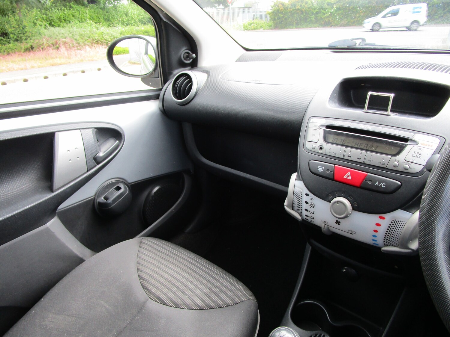 Used Peugeot 107 2014 for sale - 76353055: Photo 15