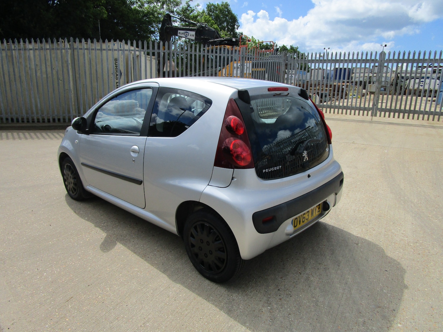 Used Peugeot 107 2014 for sale - 76353055: Photo 3