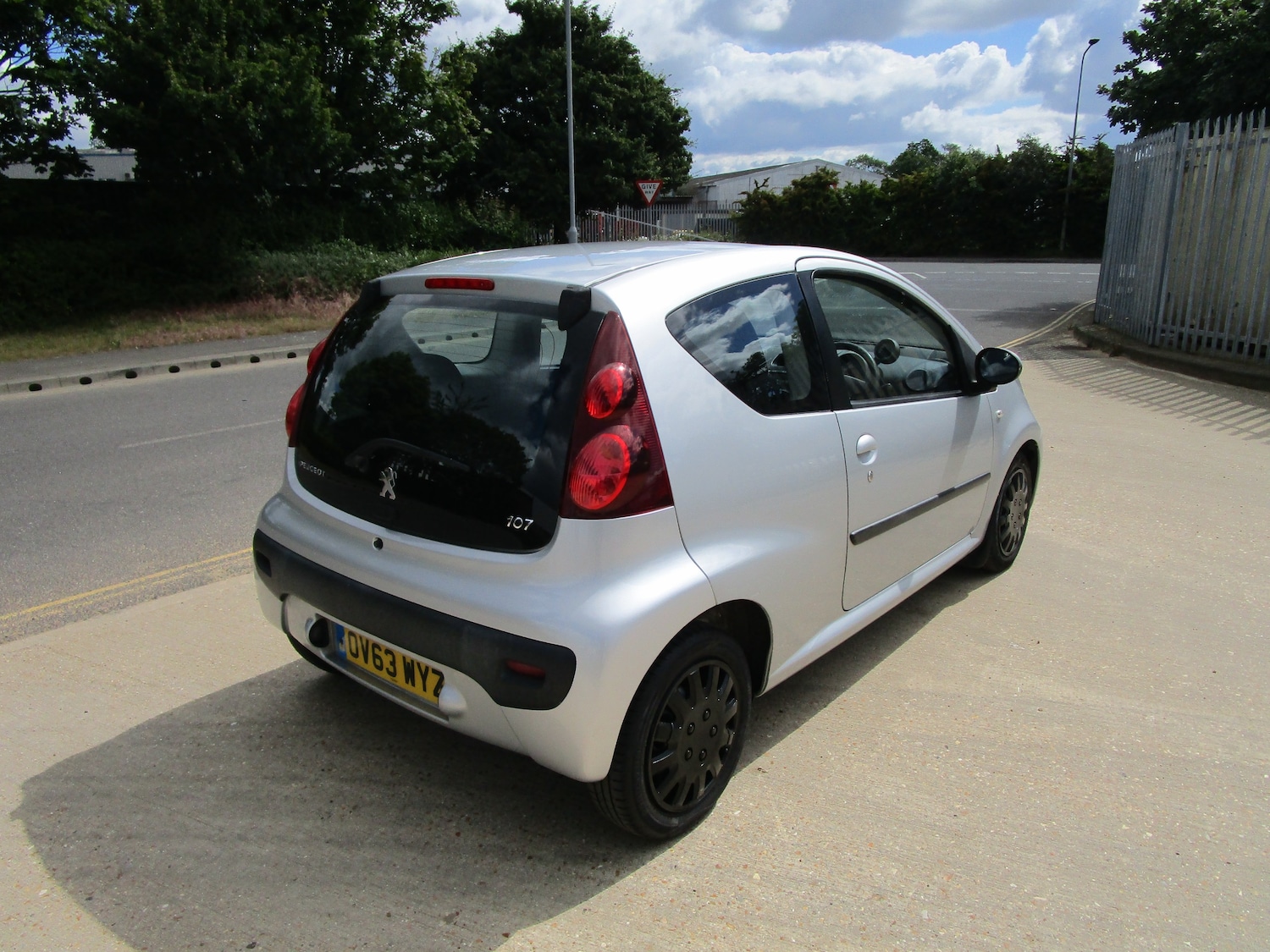 Used Peugeot 107 2014 for sale - 76353055: Photo 4
