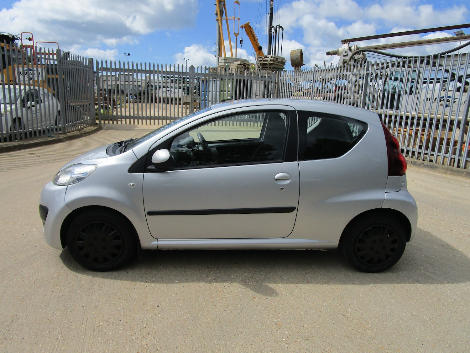 Used Peugeot 107 2014 for sale - 76353055: Photo 8
