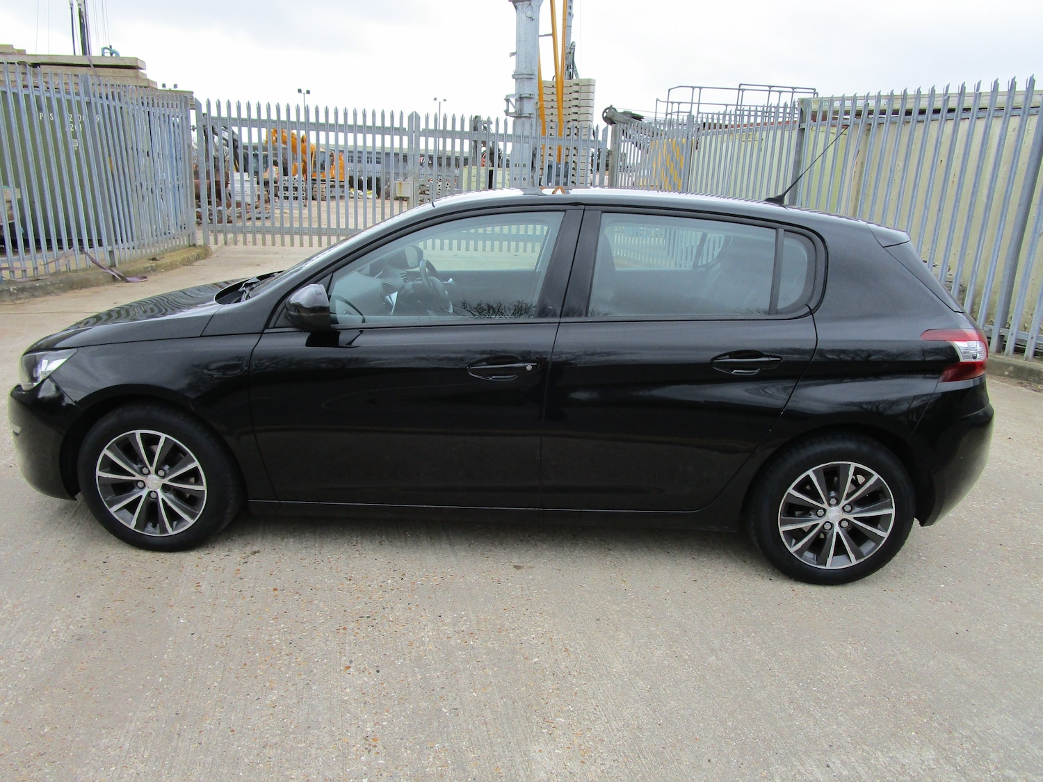 Used Peugeot 308 2015 for sale - 77620376: Photo 8