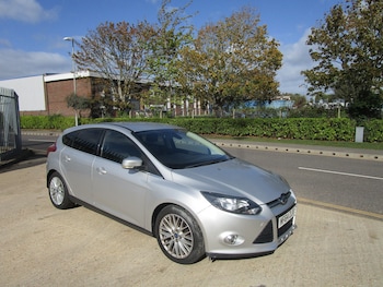 2014 (64) - 1.6 TDCi Zetec Navigator Hatchback 5dr Diesel Manual Euro 5