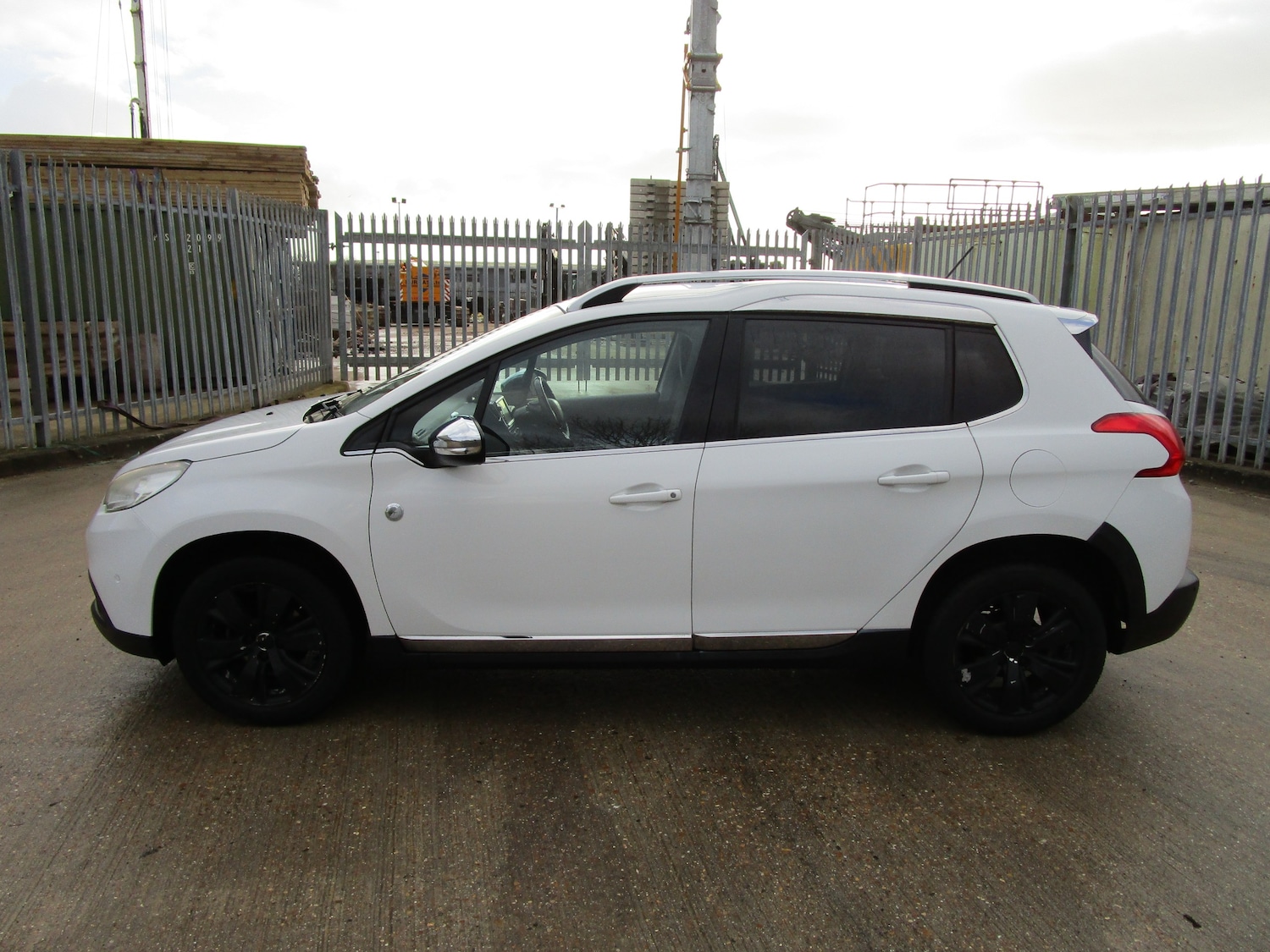Used Peugeot 2008 2014 for sale - 77341049: Photo 8