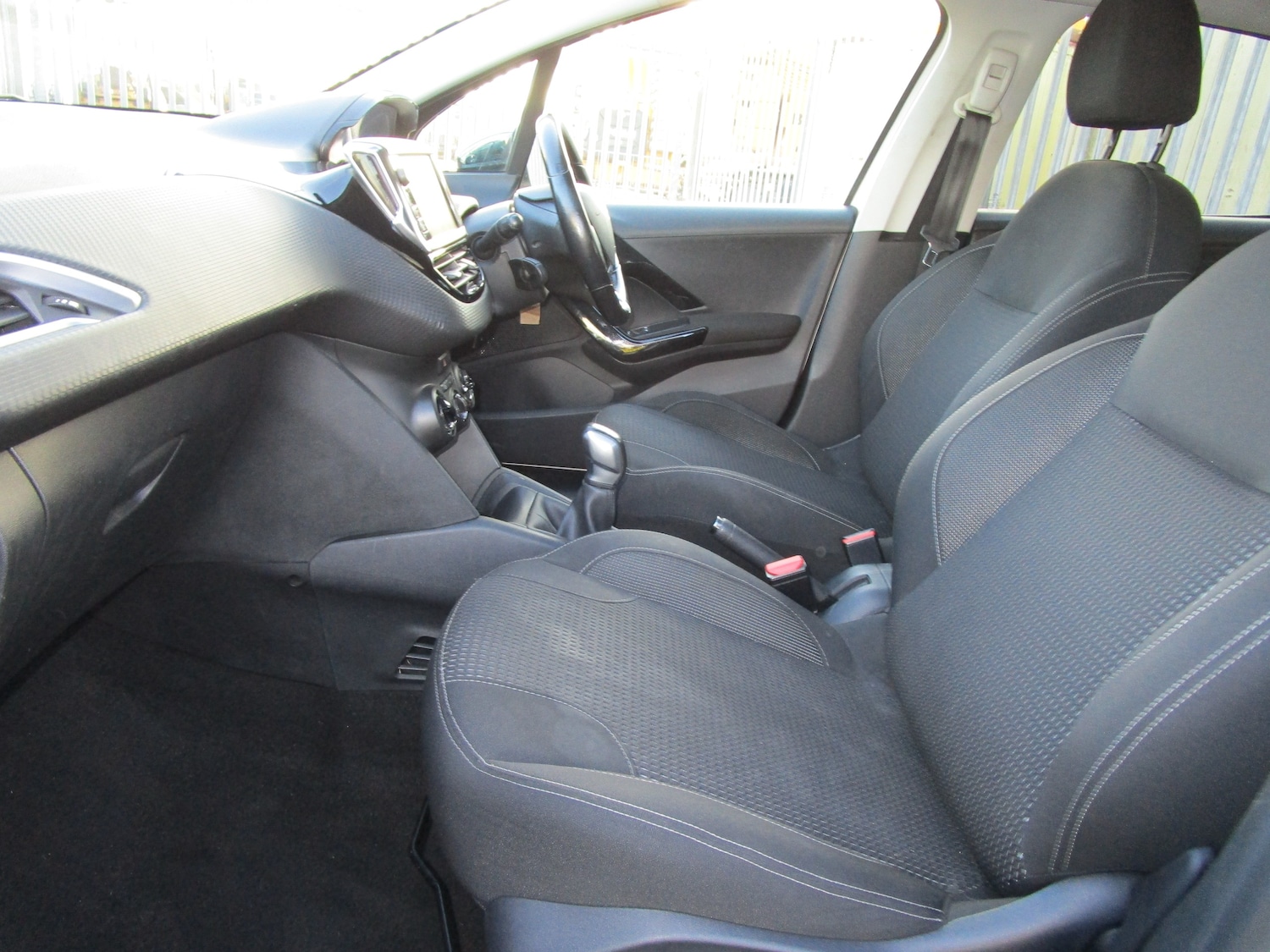 Used Peugeot 208 2017 for sale - 76830831: Photo 12