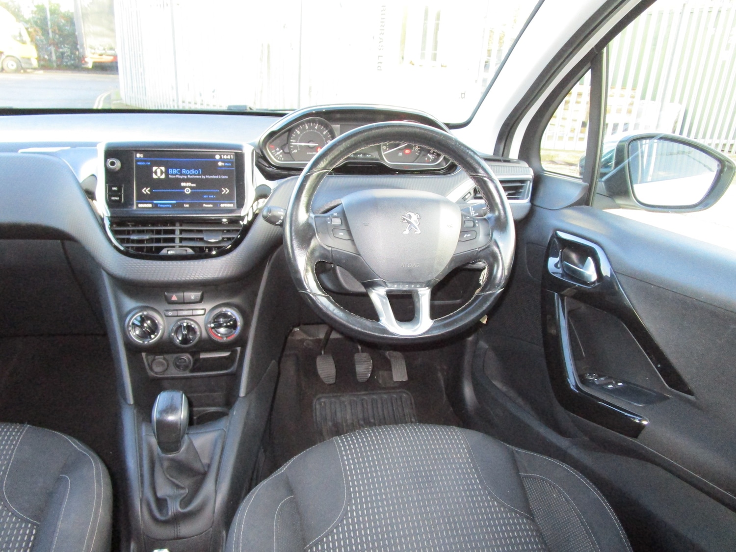 Used Peugeot 208 2017 for sale - 76830831: Photo 14