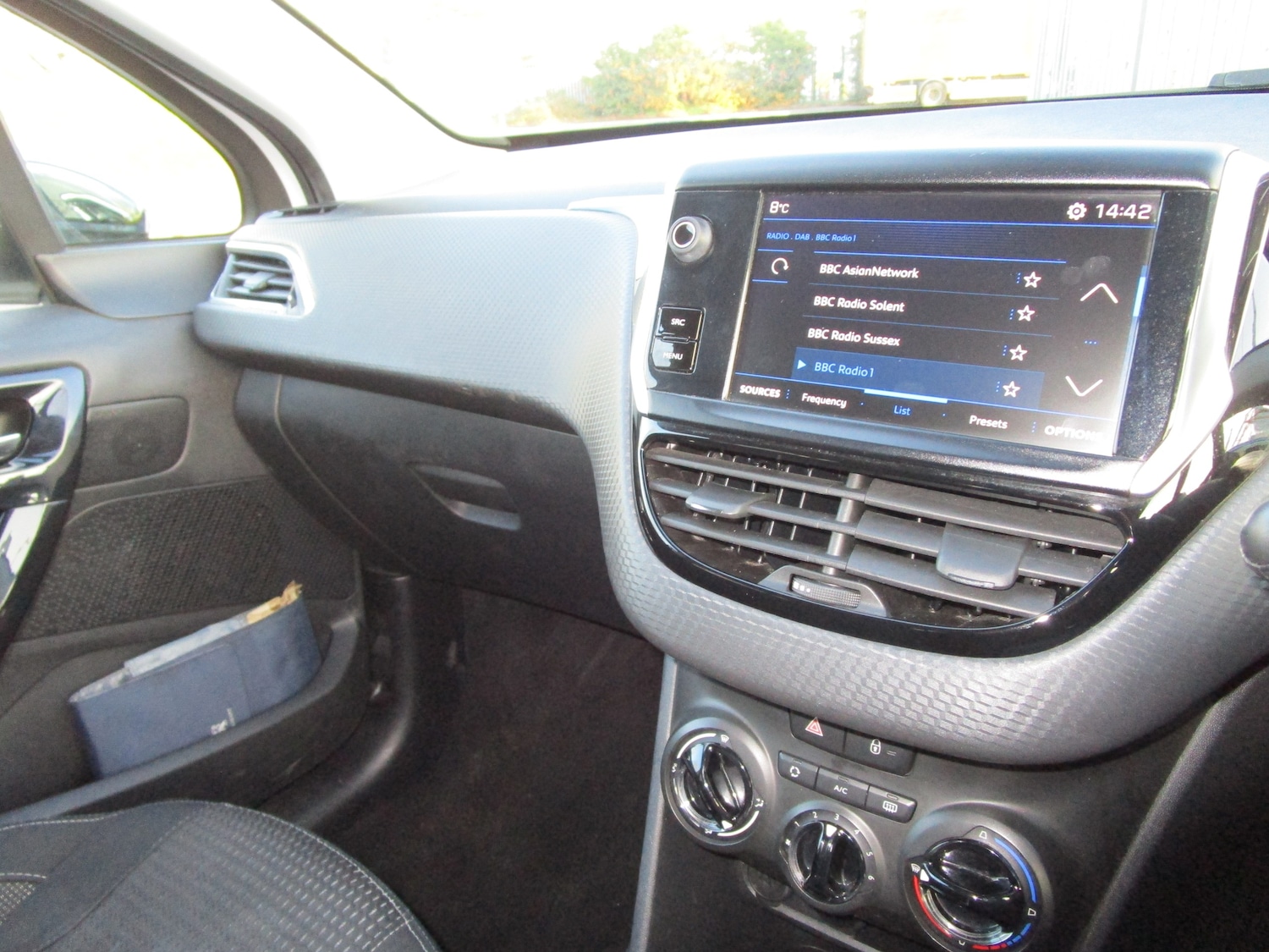 Used Peugeot 208 2017 for sale - 76830831: Photo 16