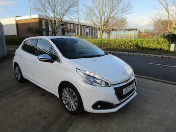 Peugeot - 208
