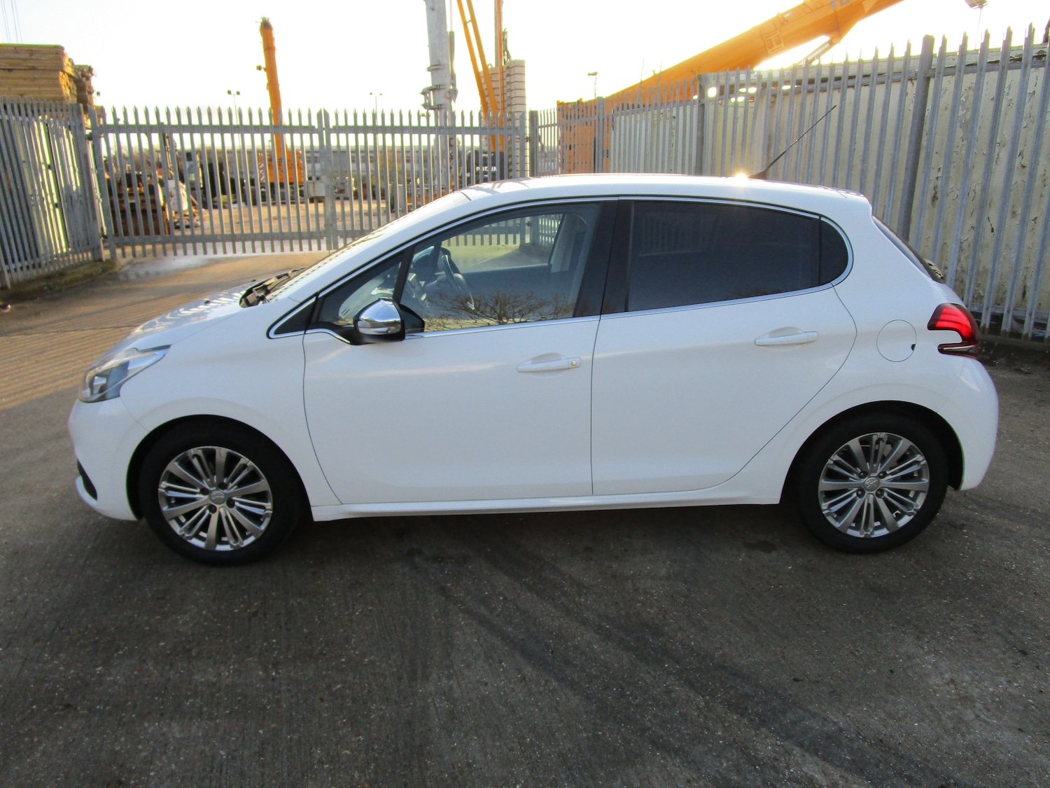 Used Peugeot 208 2017 for sale - 76830831: Photo 8