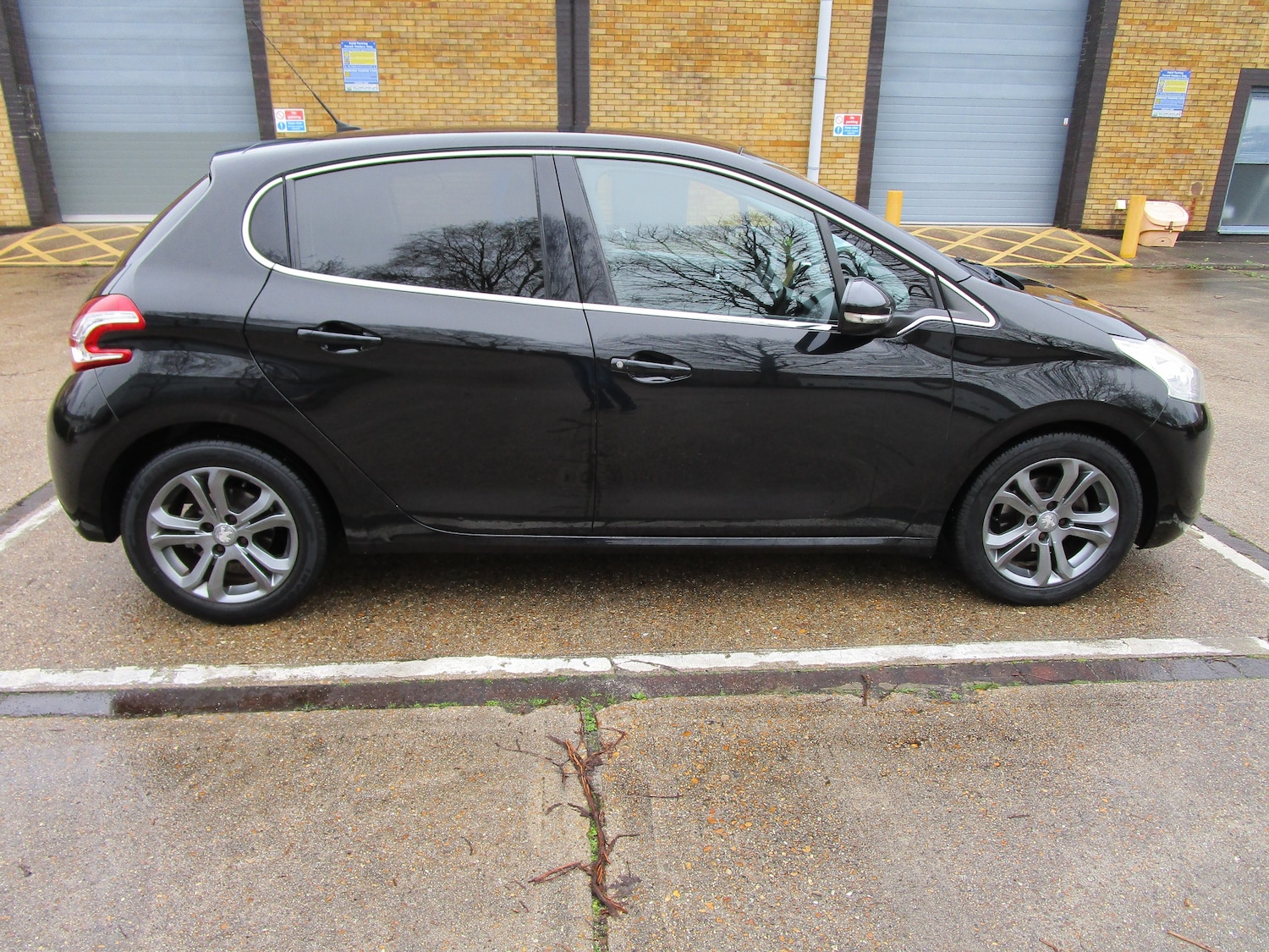 Used Peugeot 208 2013 for sale - 77399635: Photo 6
