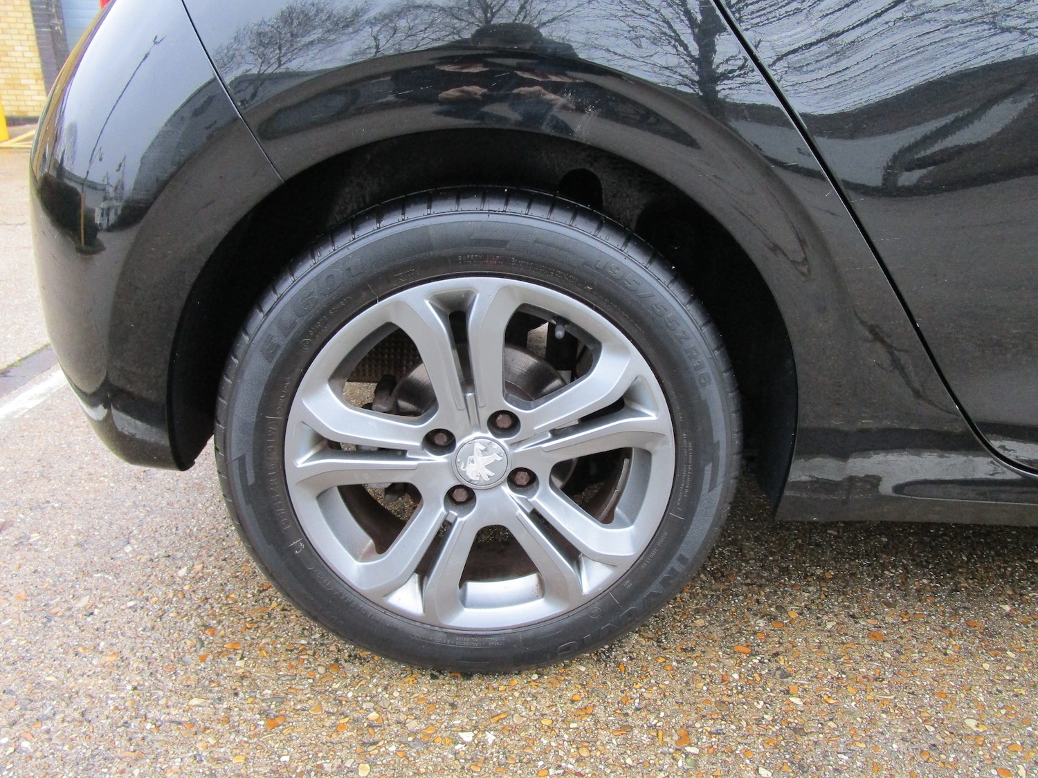 Used Peugeot 208 2013 for sale - 77399635: Photo 9