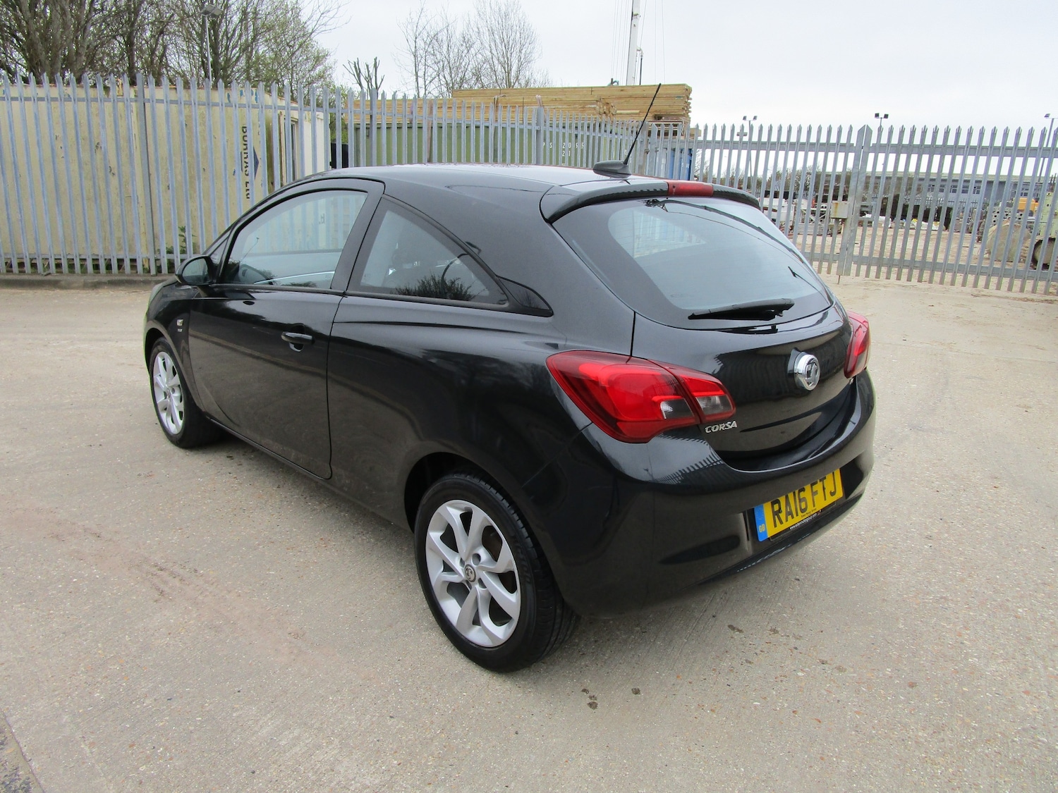 Used Vauxhall Corsa 2016 for sale - 78015967: Photo 2
