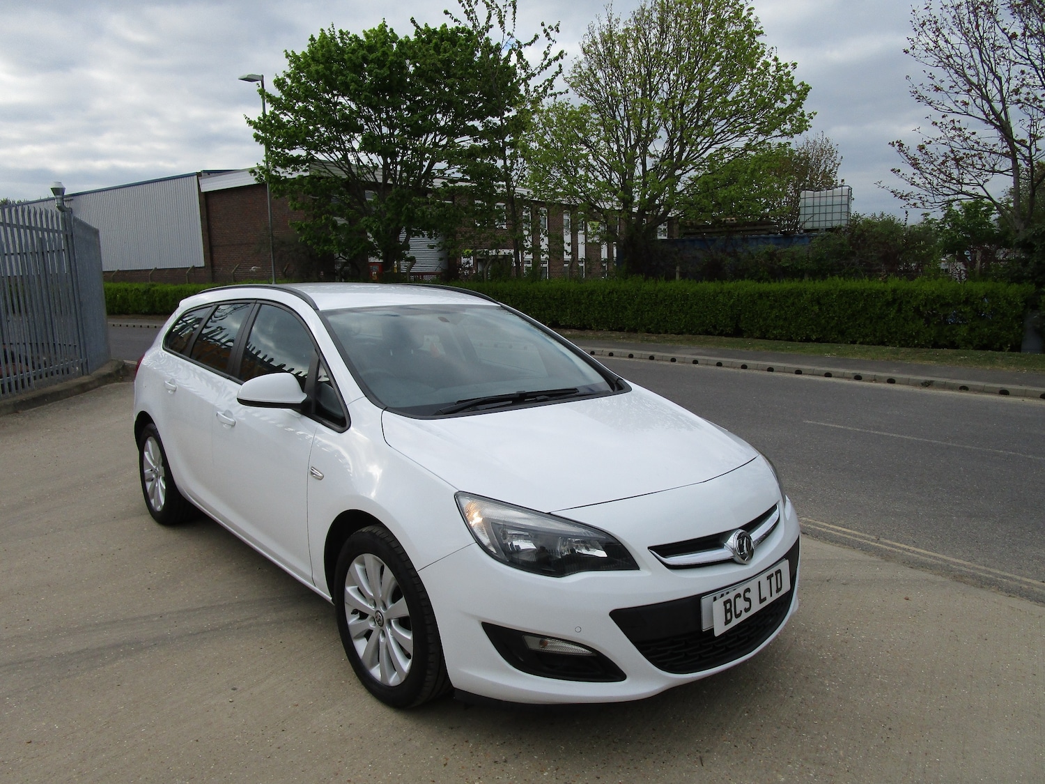 Used Vauxhall Astra 2016 for sale - 77259057: Photo 1