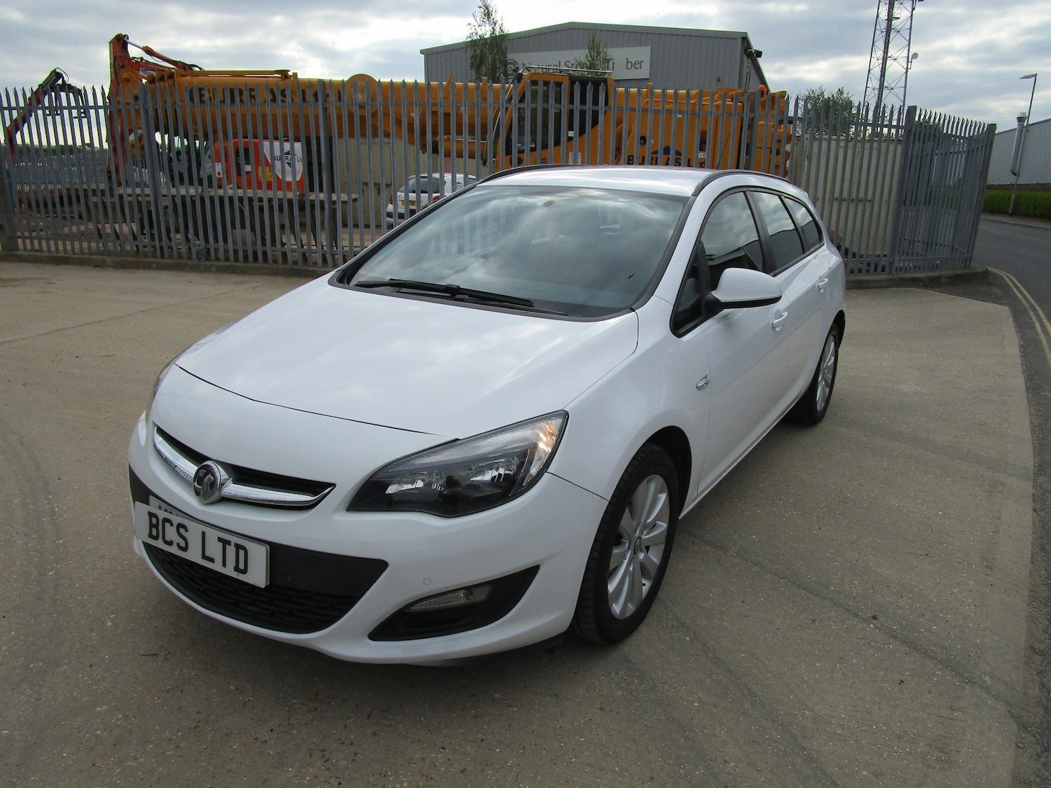 Used Vauxhall Astra 2016 for sale - 77259057: Photo 3