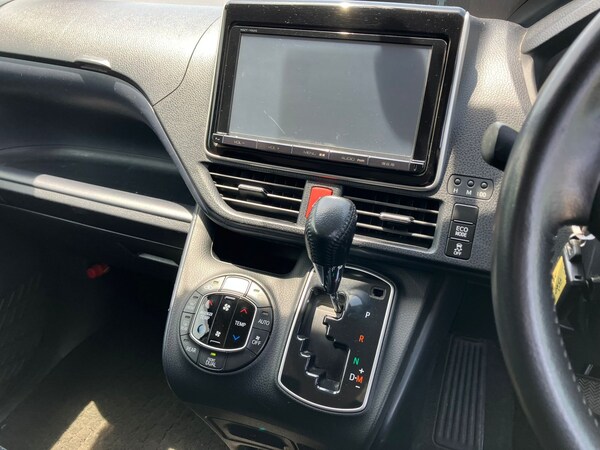 Used Toyota Voxy for sale - 75058036: Photo 14
