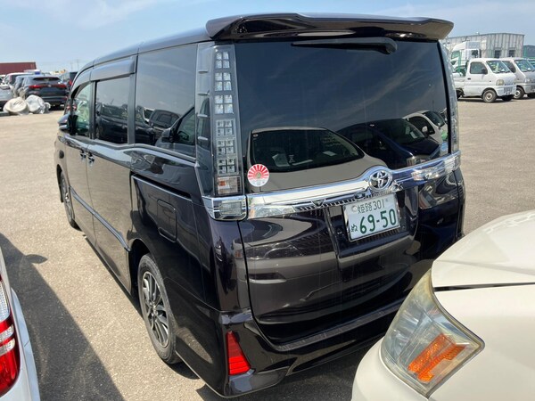 Used Toyota Voxy for sale - 75058036: Photo 5