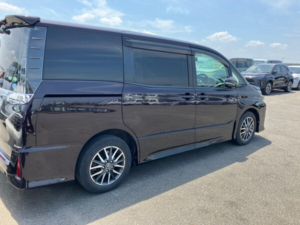 Used Toyota Voxy for sale - 75058036: Photo 7