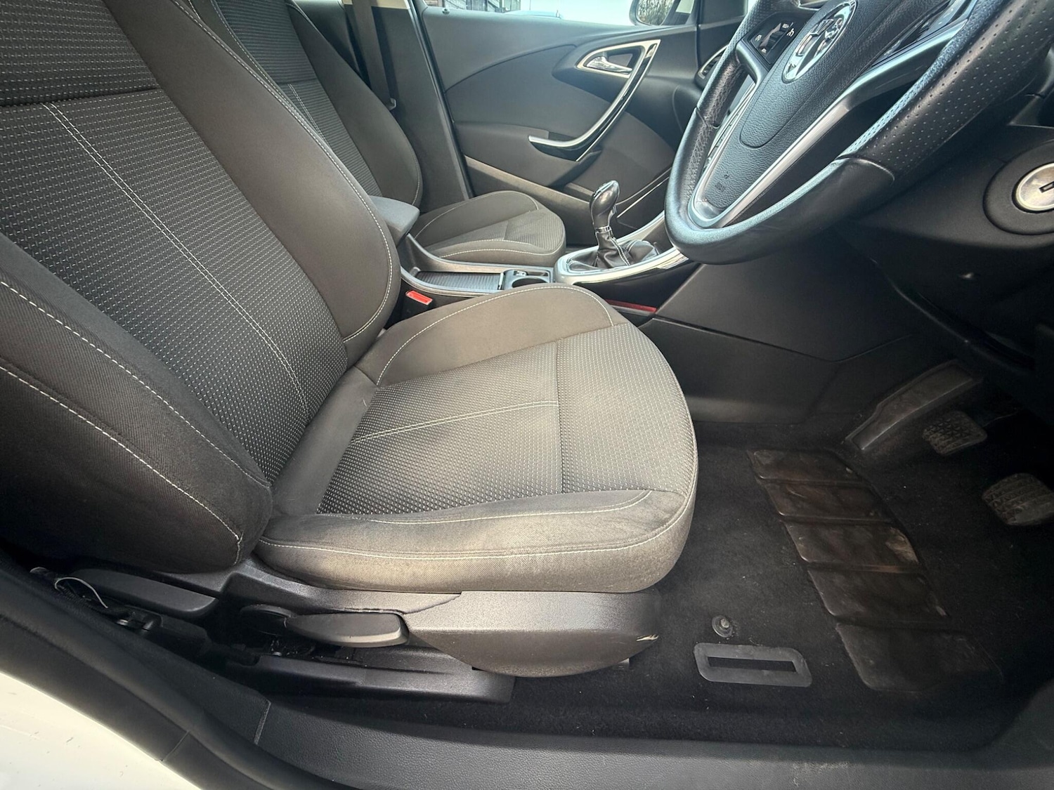 Used Vauxhall Astra 2011 for sale - 77130733: Photo 35