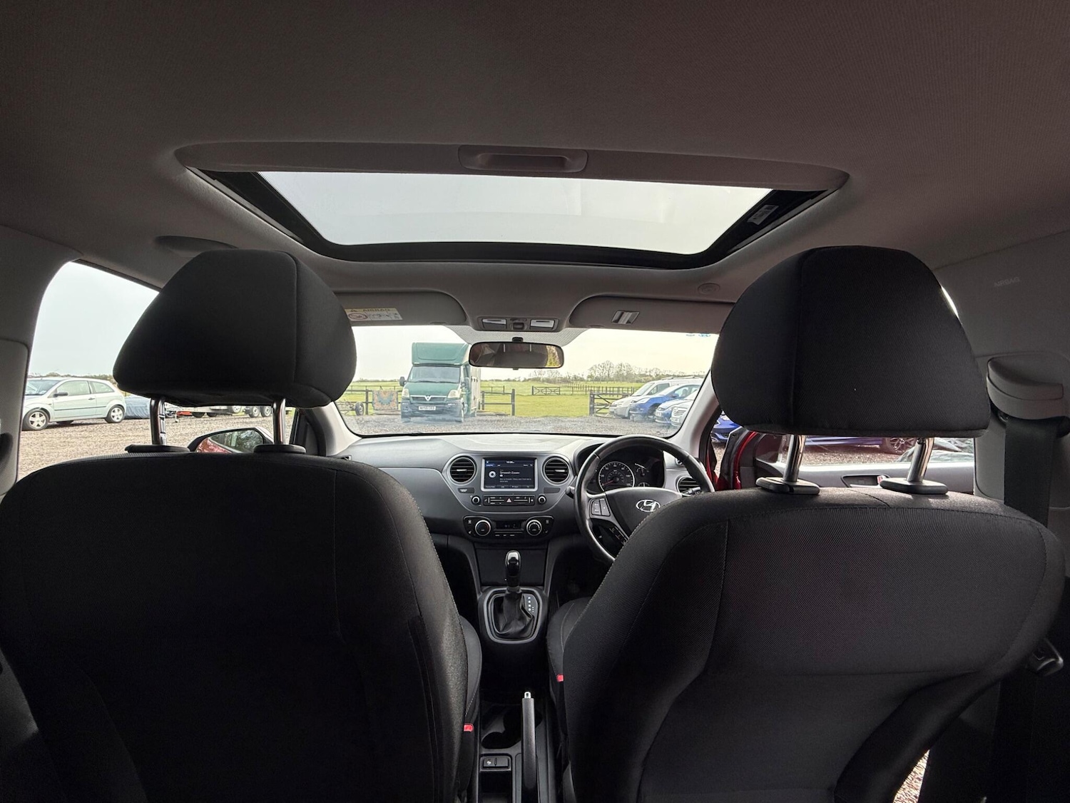 Used Hyundai i10 2017 for sale - 78062806: Photo 24