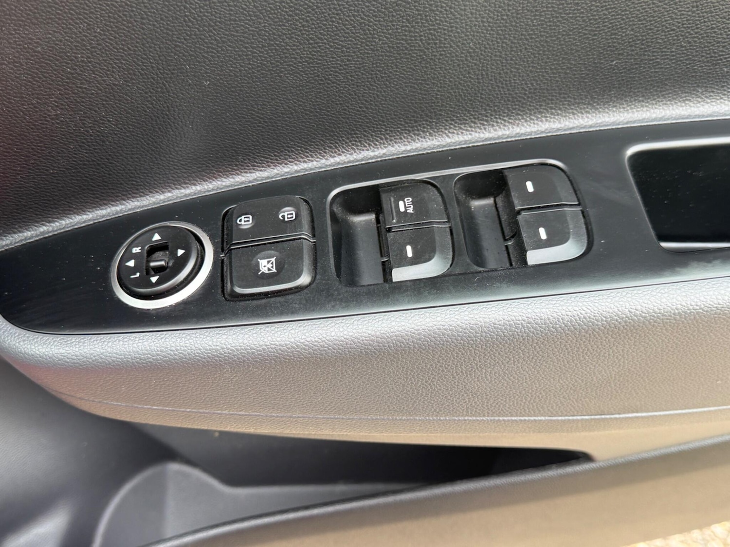 Used Hyundai i10 2017 for sale - 78062806: Photo 32