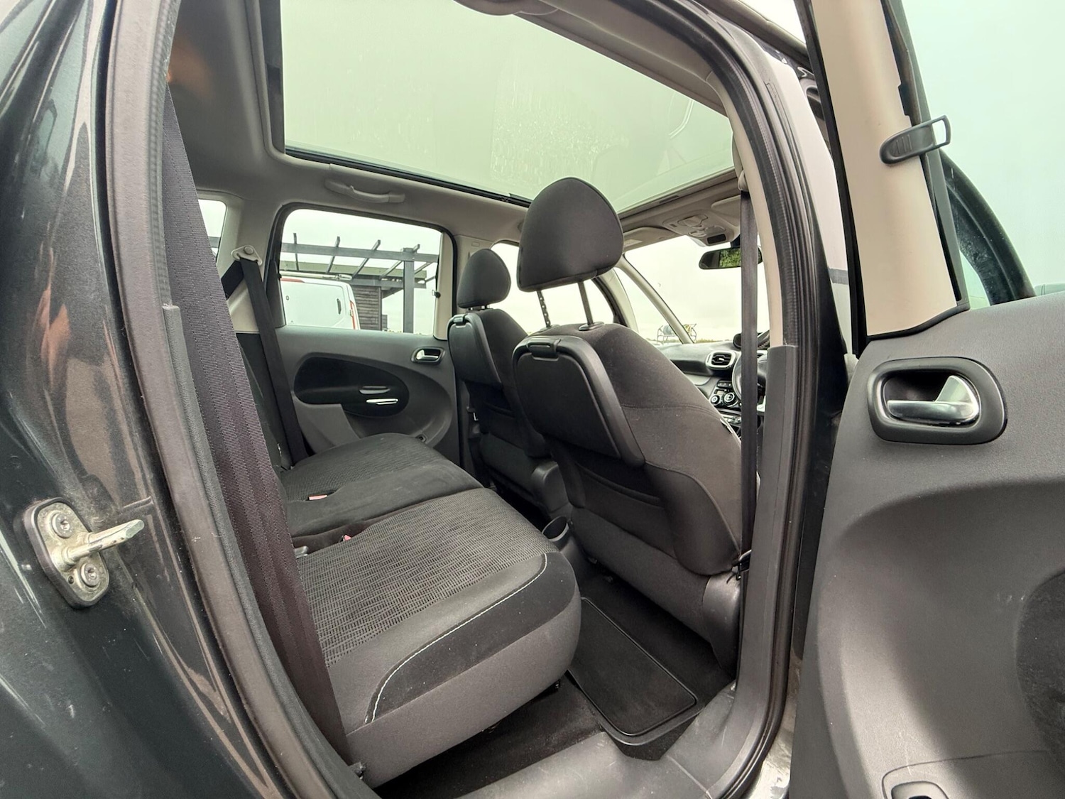 Used Citroen C3 Picasso 2015 for sale - 76270927: Photo 23