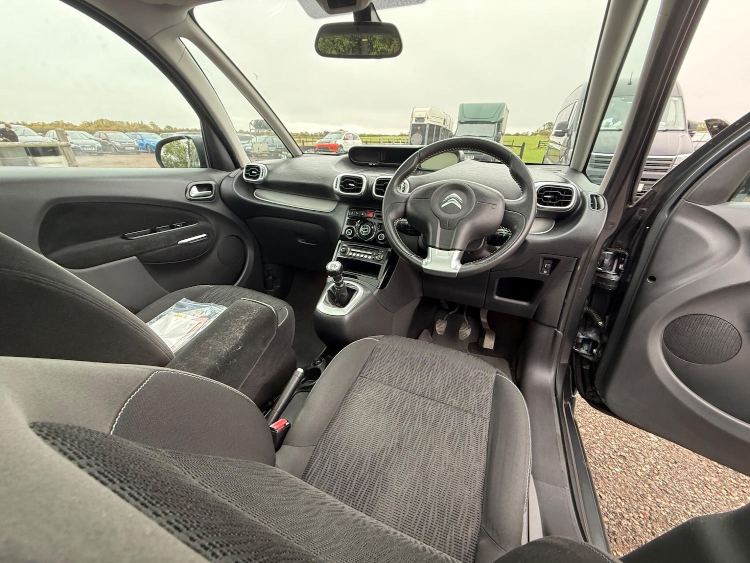 Used Citroen C3 Picasso 2015 for sale - 76270927: Photo 25