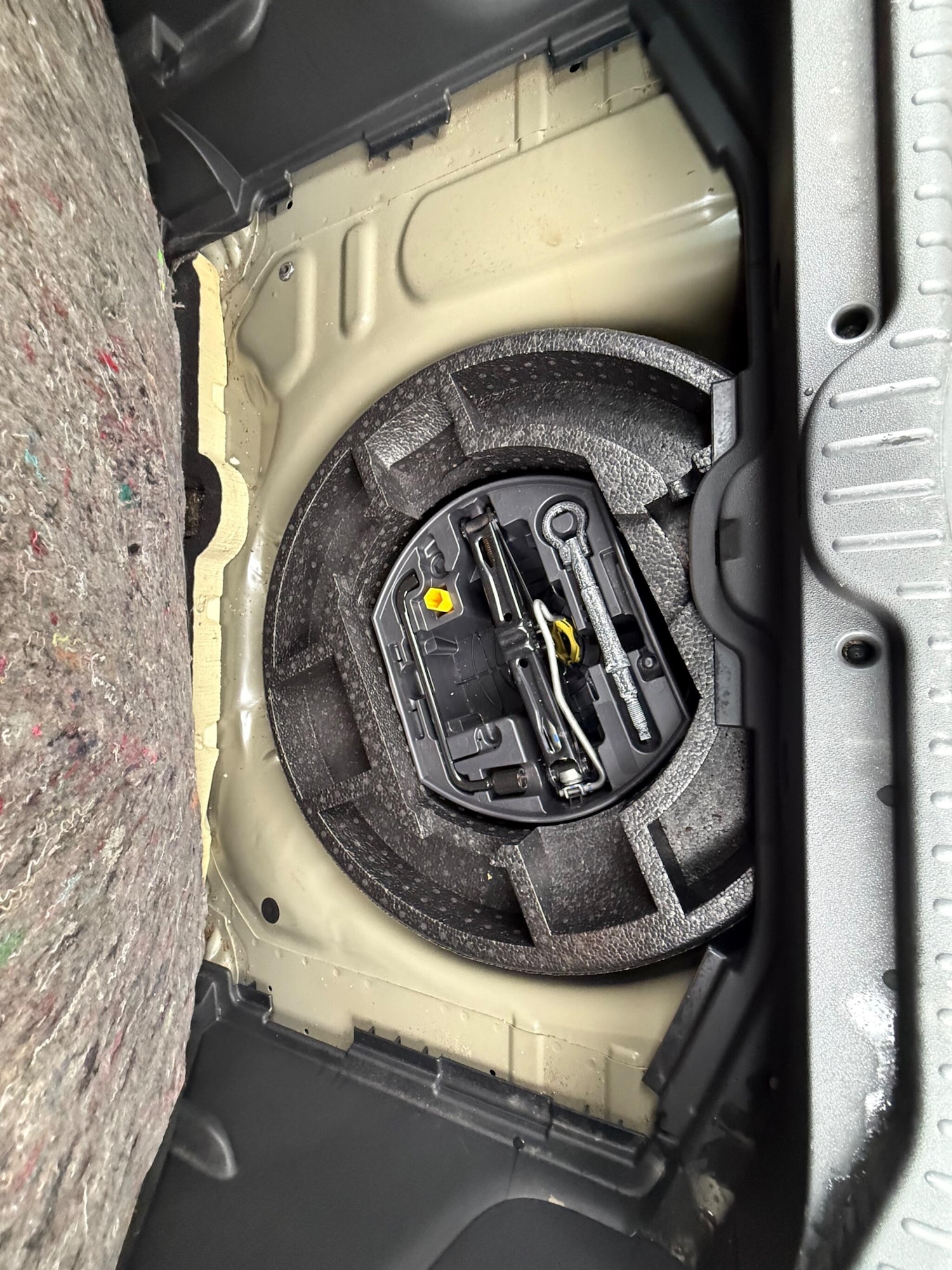 Used Citroen C3 Picasso 2015 for sale - 76270927: Photo 28