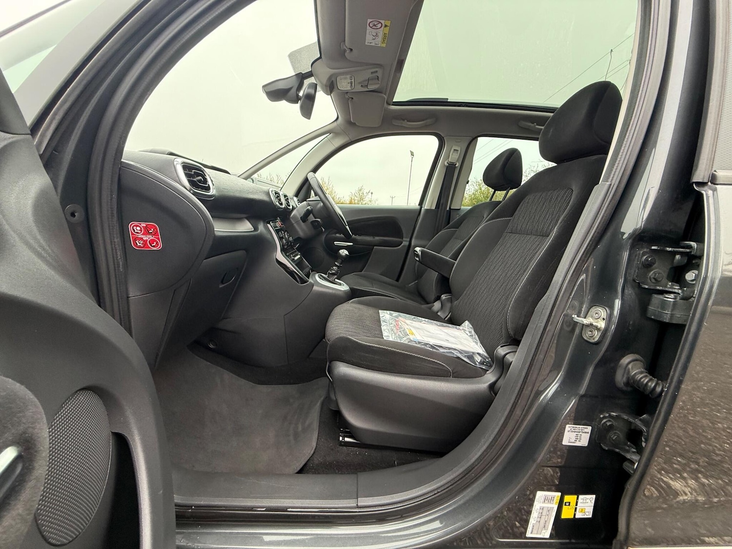 Used Citroen C3 Picasso 2015 for sale - 76270927: Photo 30