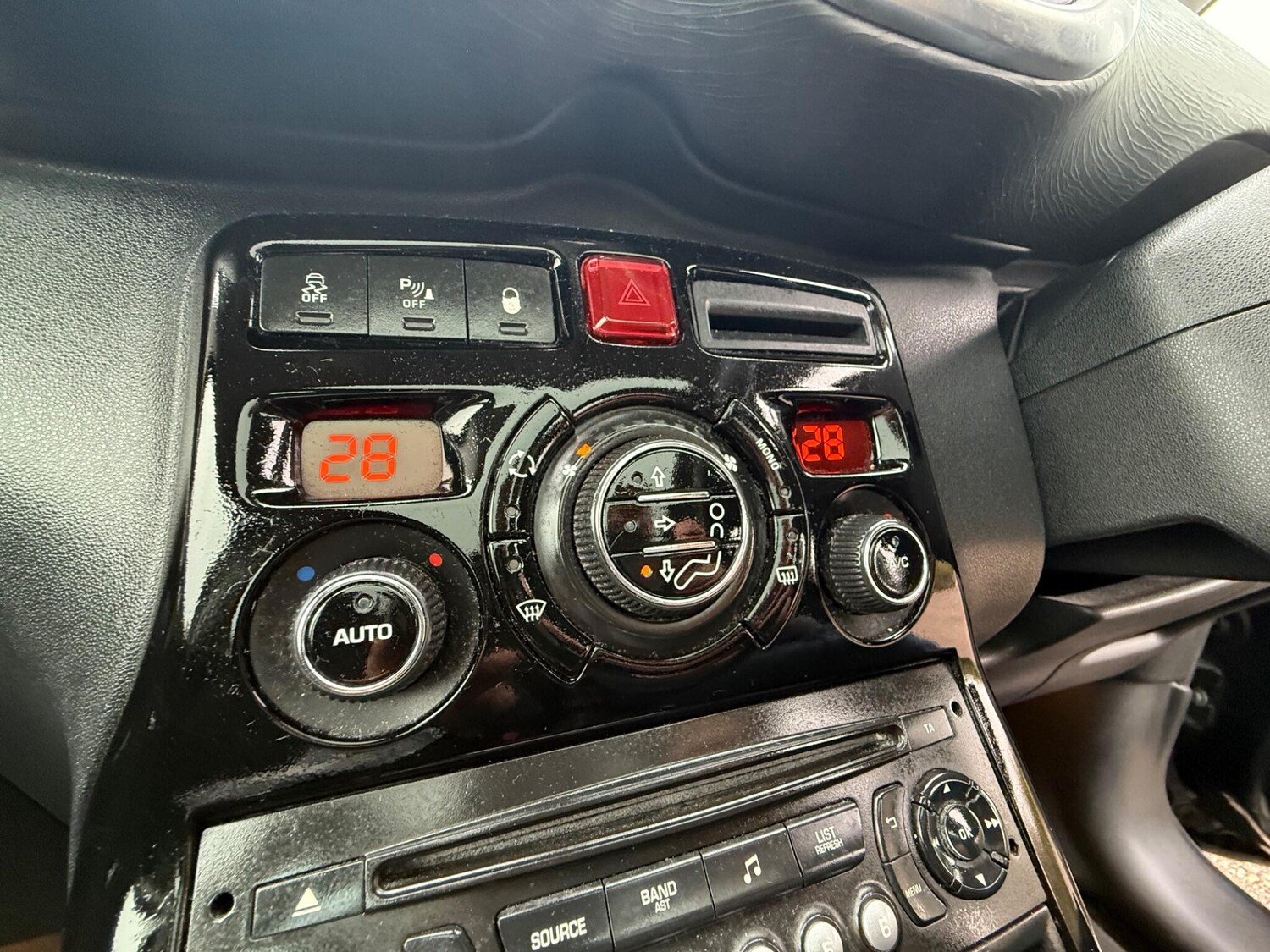 Used Citroen C3 Picasso 2015 for sale - 76270927: Photo 38