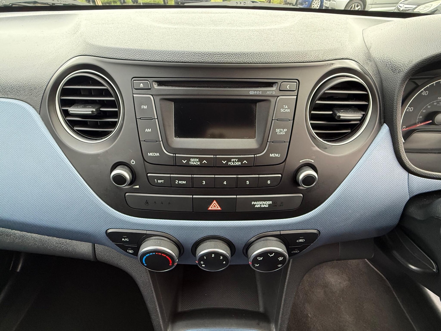 Used Hyundai i10 2015 for sale - 76549190: Photo 52