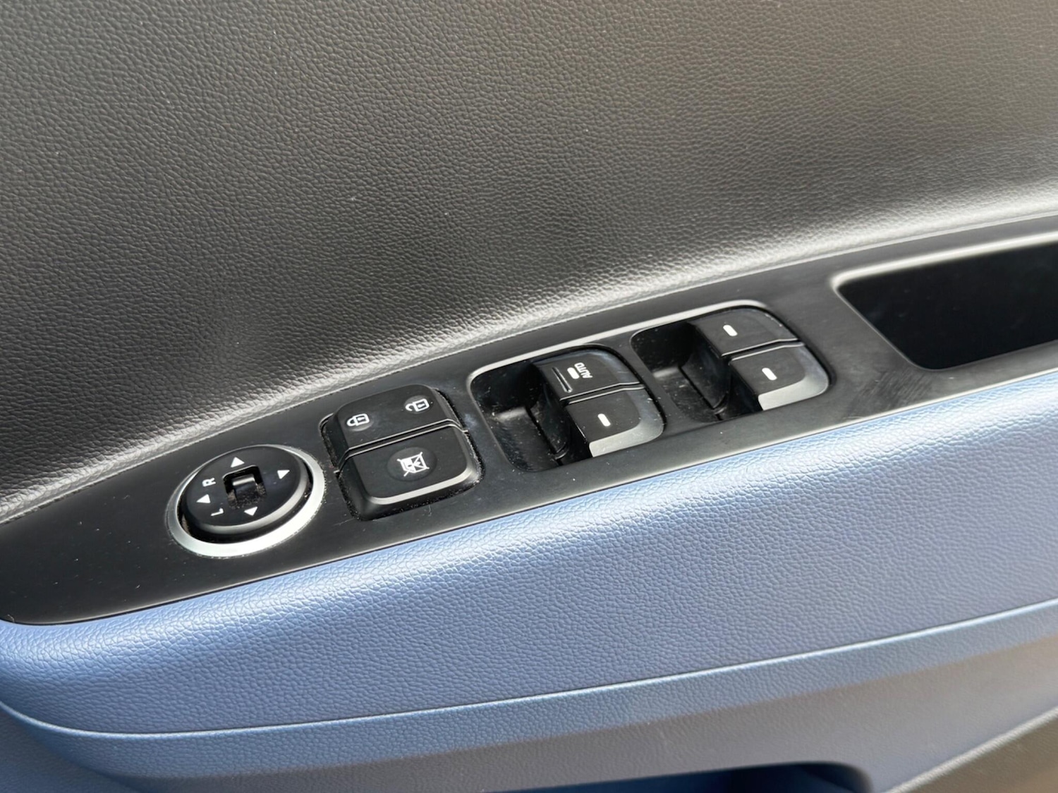 Used Hyundai i10 2014 for sale - 77587221: Photo 29