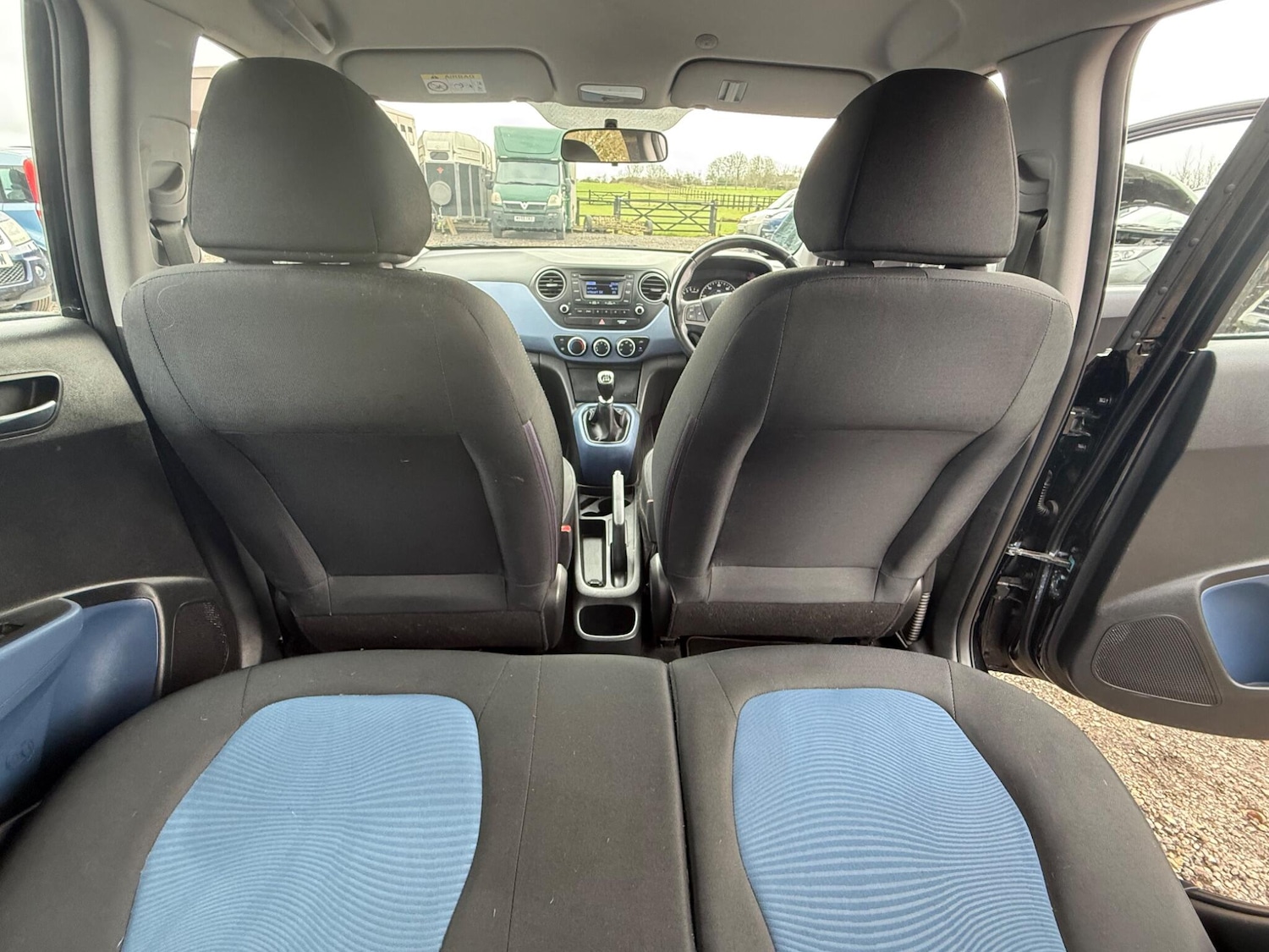 Used Hyundai i10 2014 for sale - 77587221: Photo 40