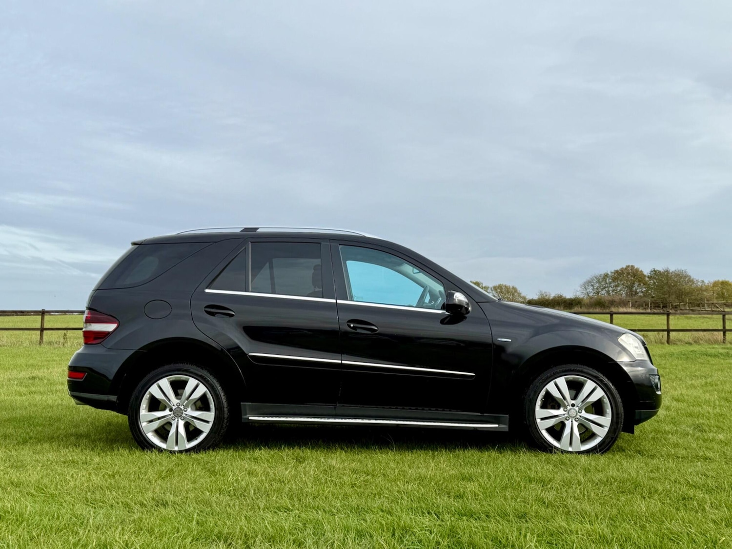 Used Mercedes-Benz M Class 2010 for sale - 76408746: Photo 12