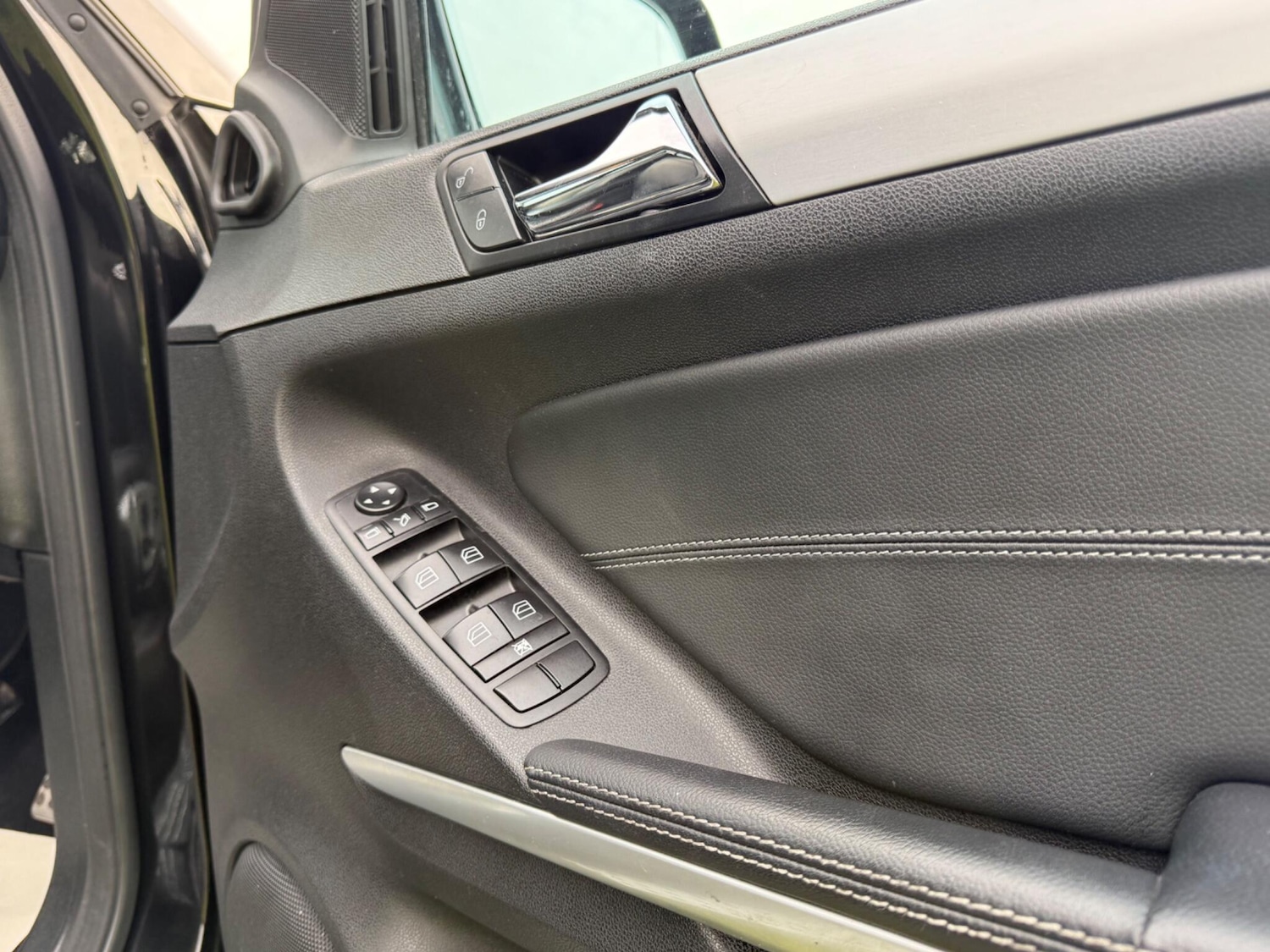 Used Mercedes-Benz M Class 2010 for sale - 76408746: Photo 29