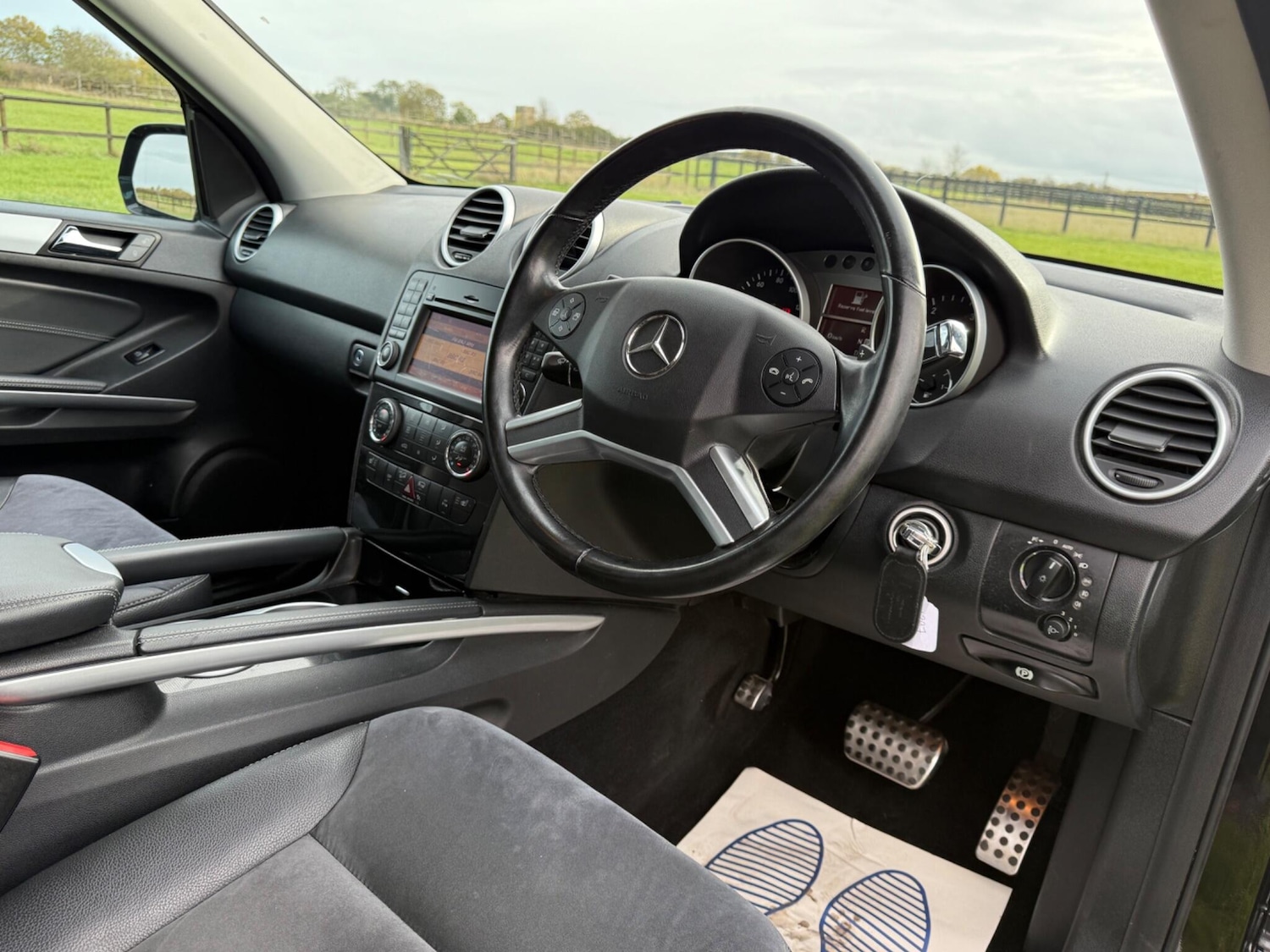 Used Mercedes-Benz M Class 2010 for sale - 76976830: Photo 14