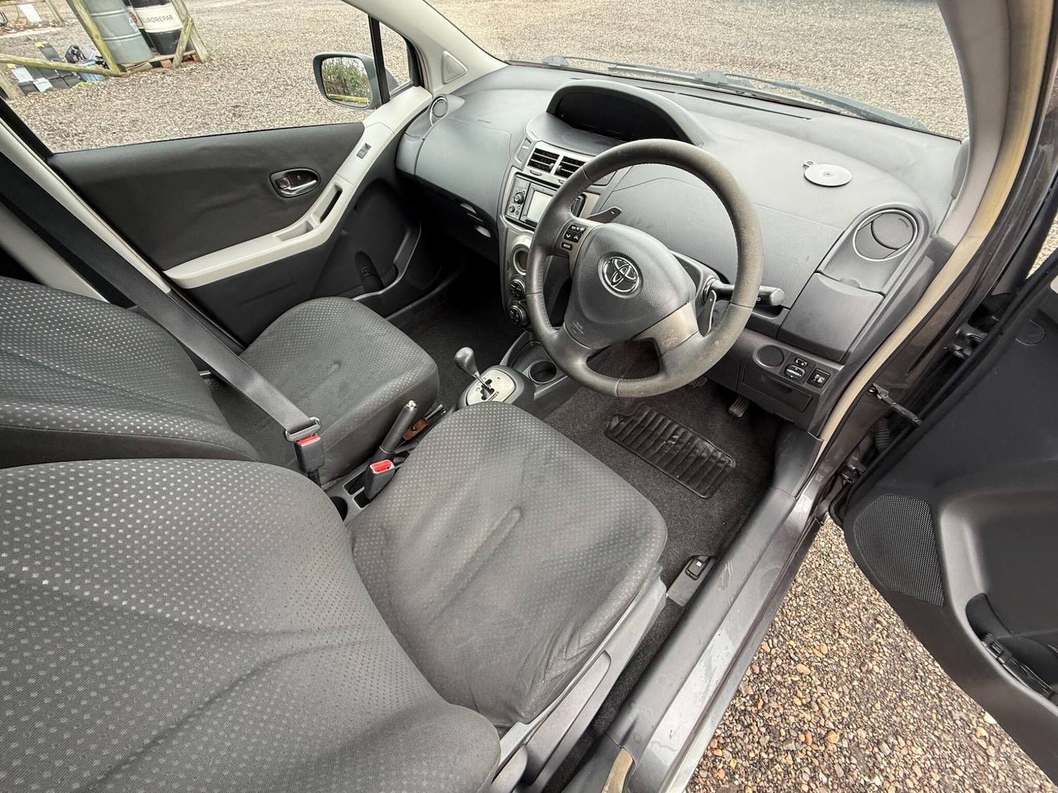 Used Toyota Yaris 2011 for sale - 77410909: Photo 17
