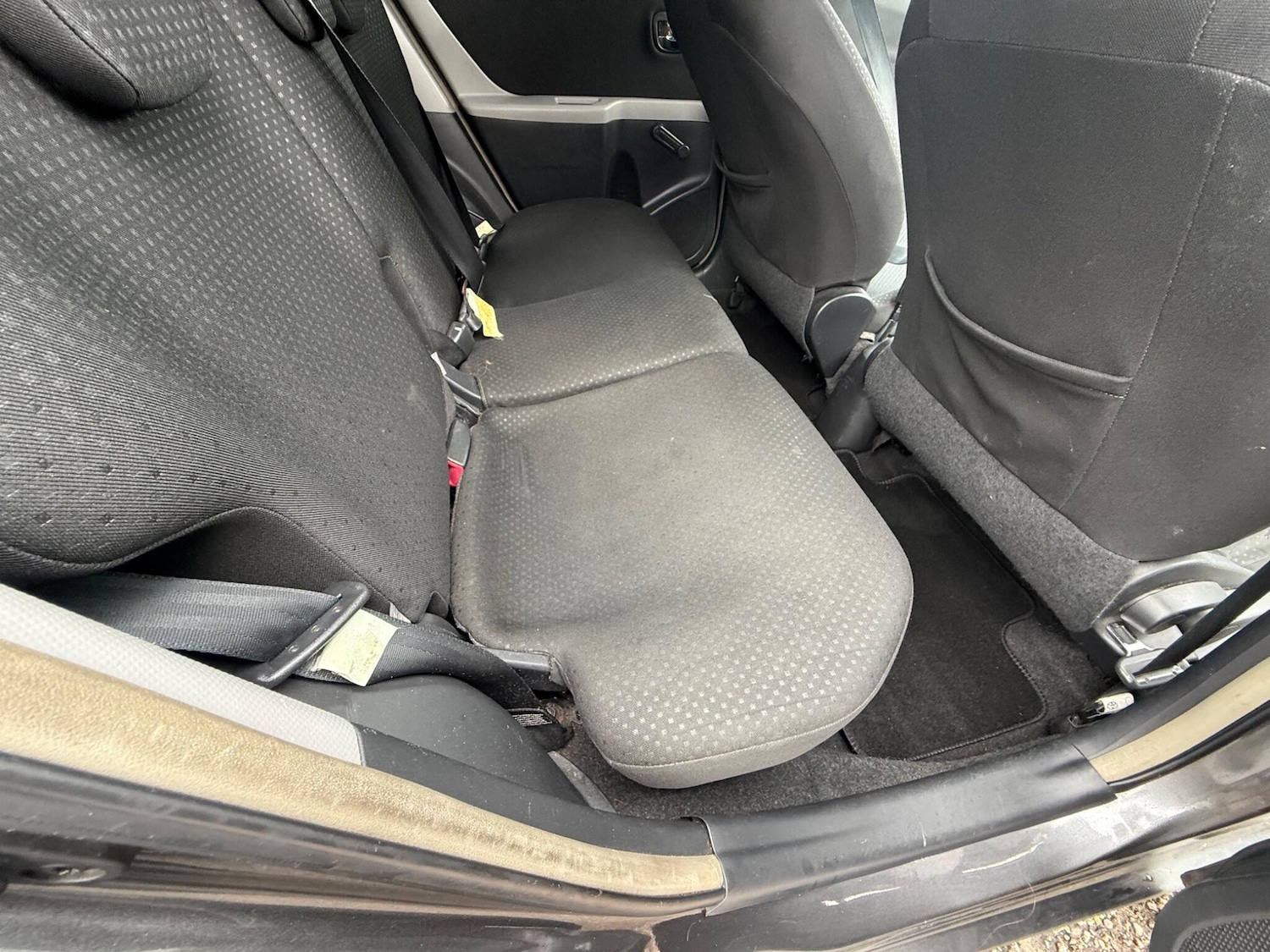 Used Toyota Yaris 2011 for sale - 77410909: Photo 18