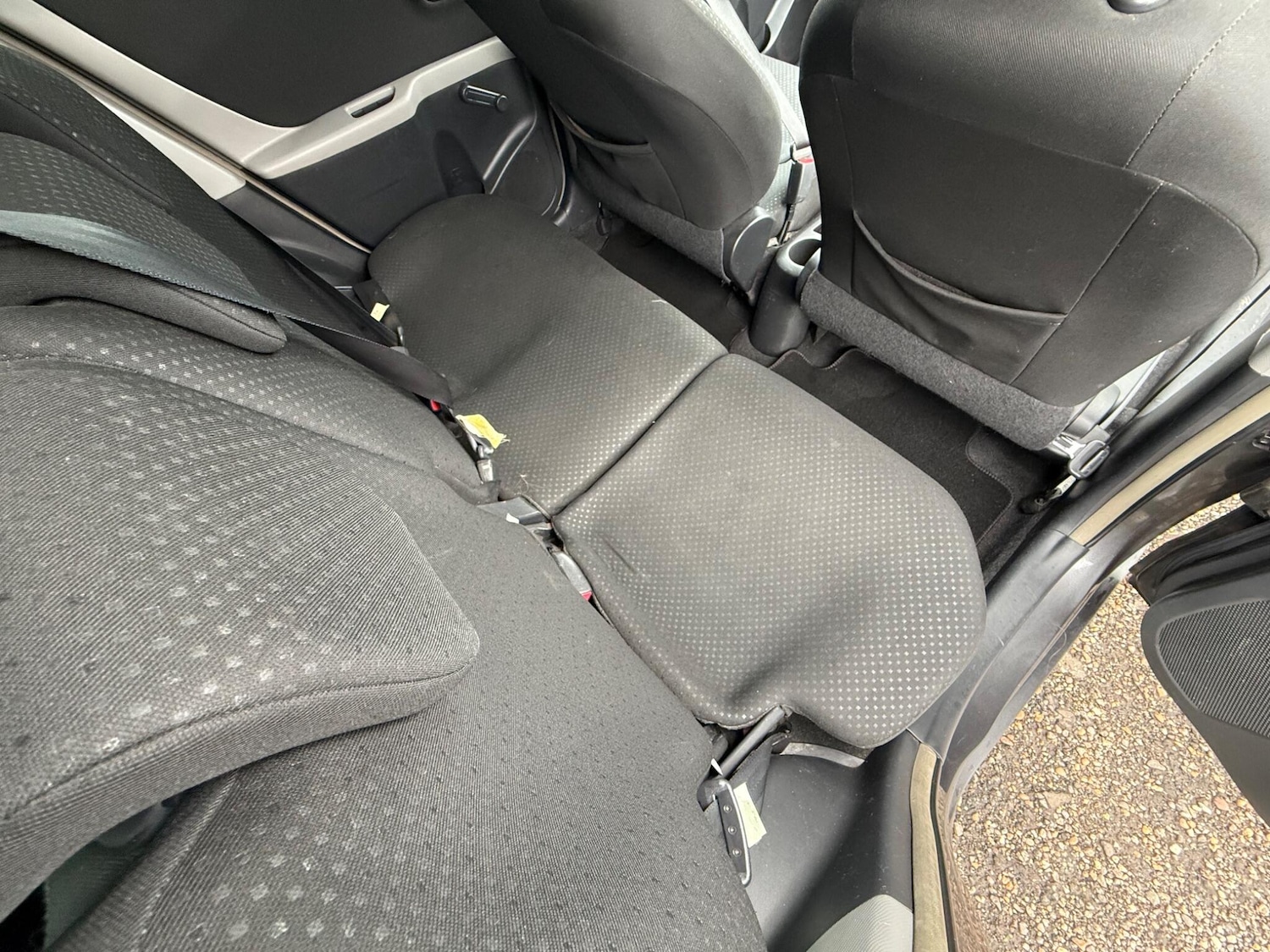 Used Toyota Yaris 2011 for sale - 77410909: Photo 19